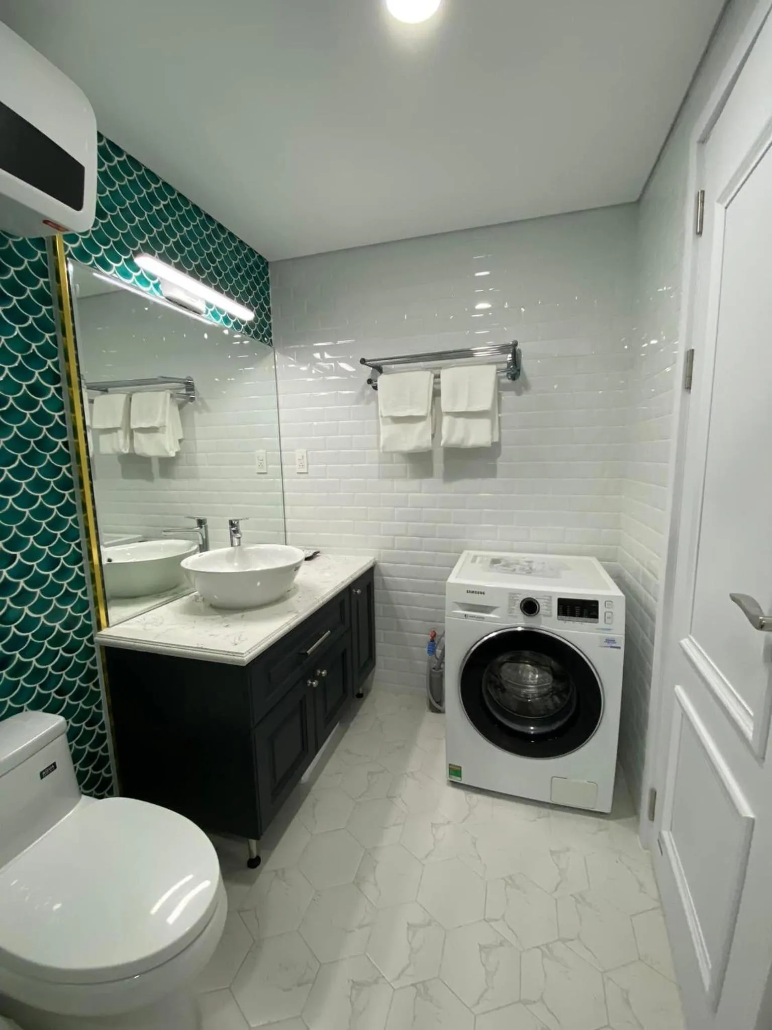 Shower in BBKISS Apartments & Hotel