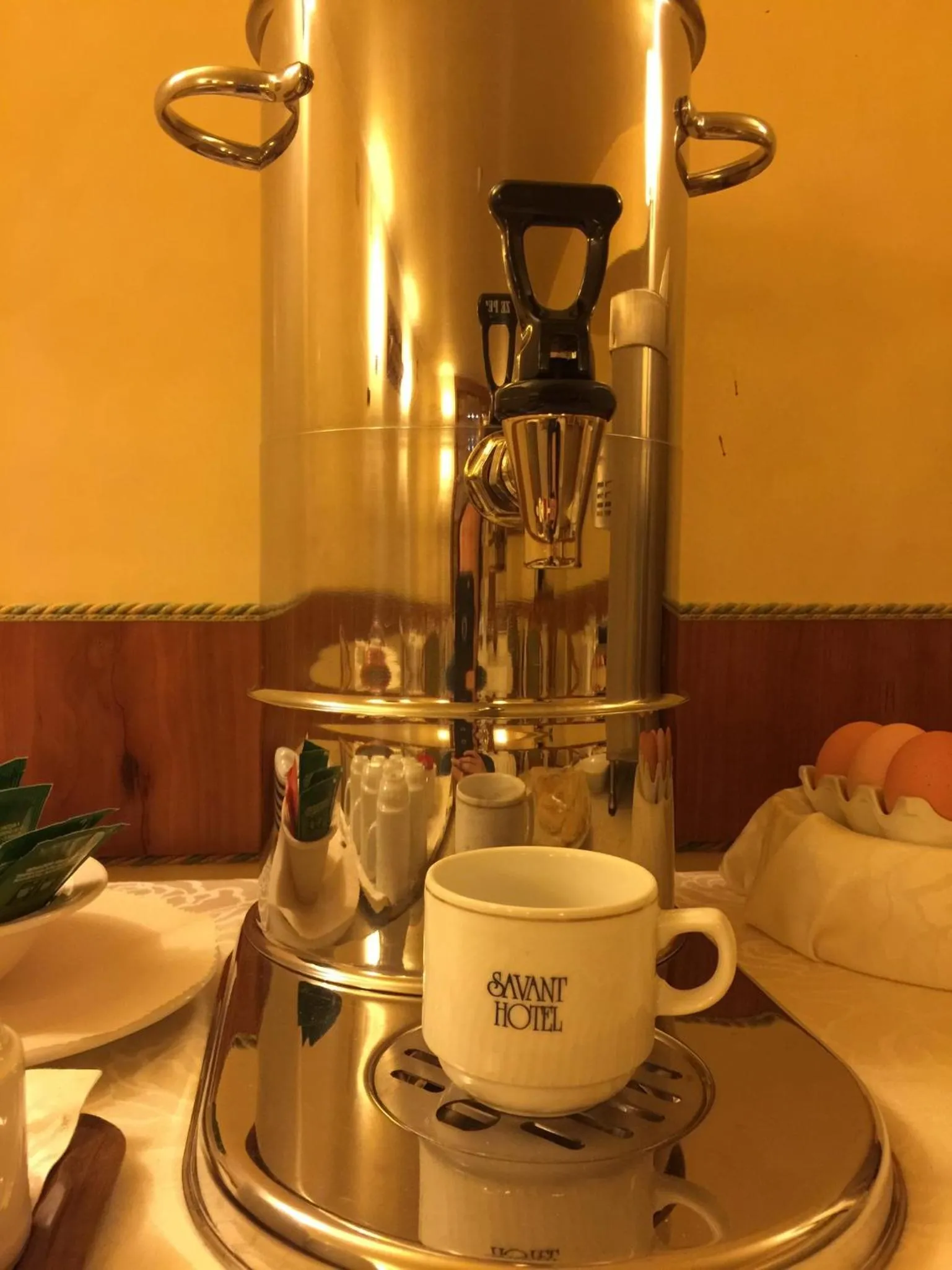 Restaurant/places to eat in Savant Hotel