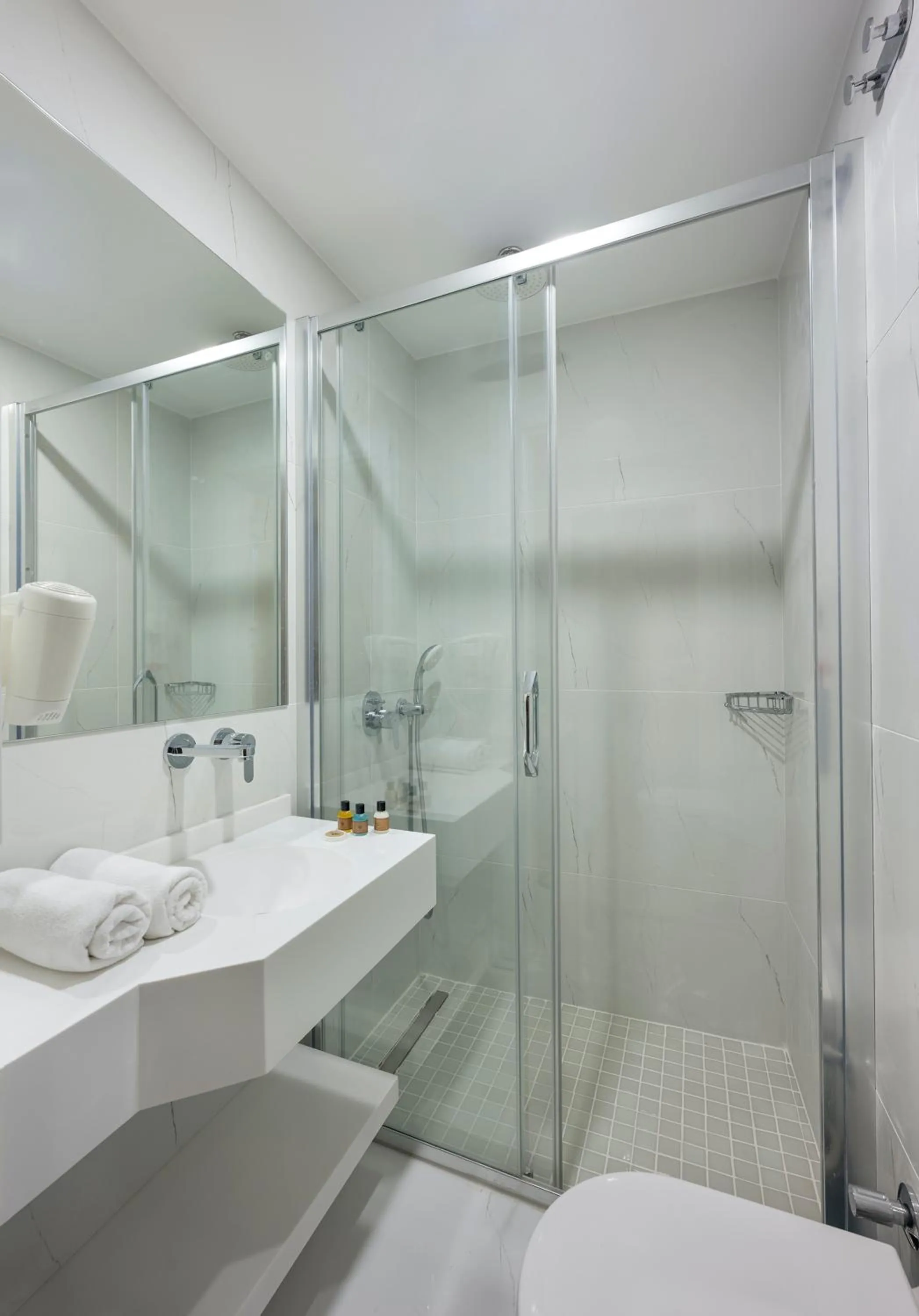 Shower in UK HOTEL İSTANBUL