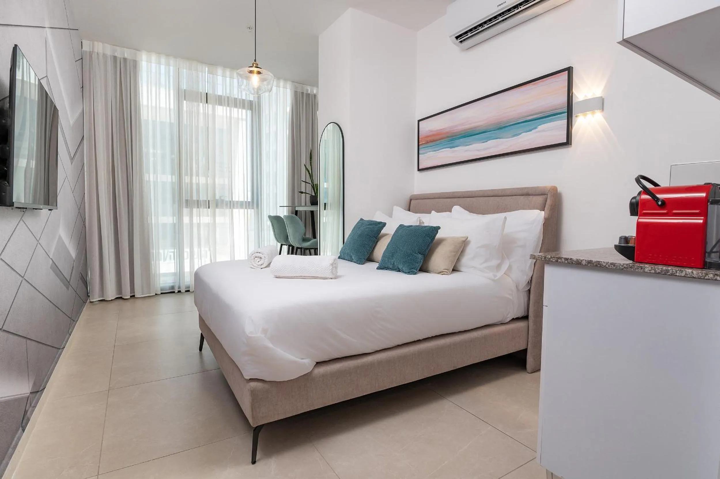 Bed in Hi-Yam SeaView Apartments & Suites