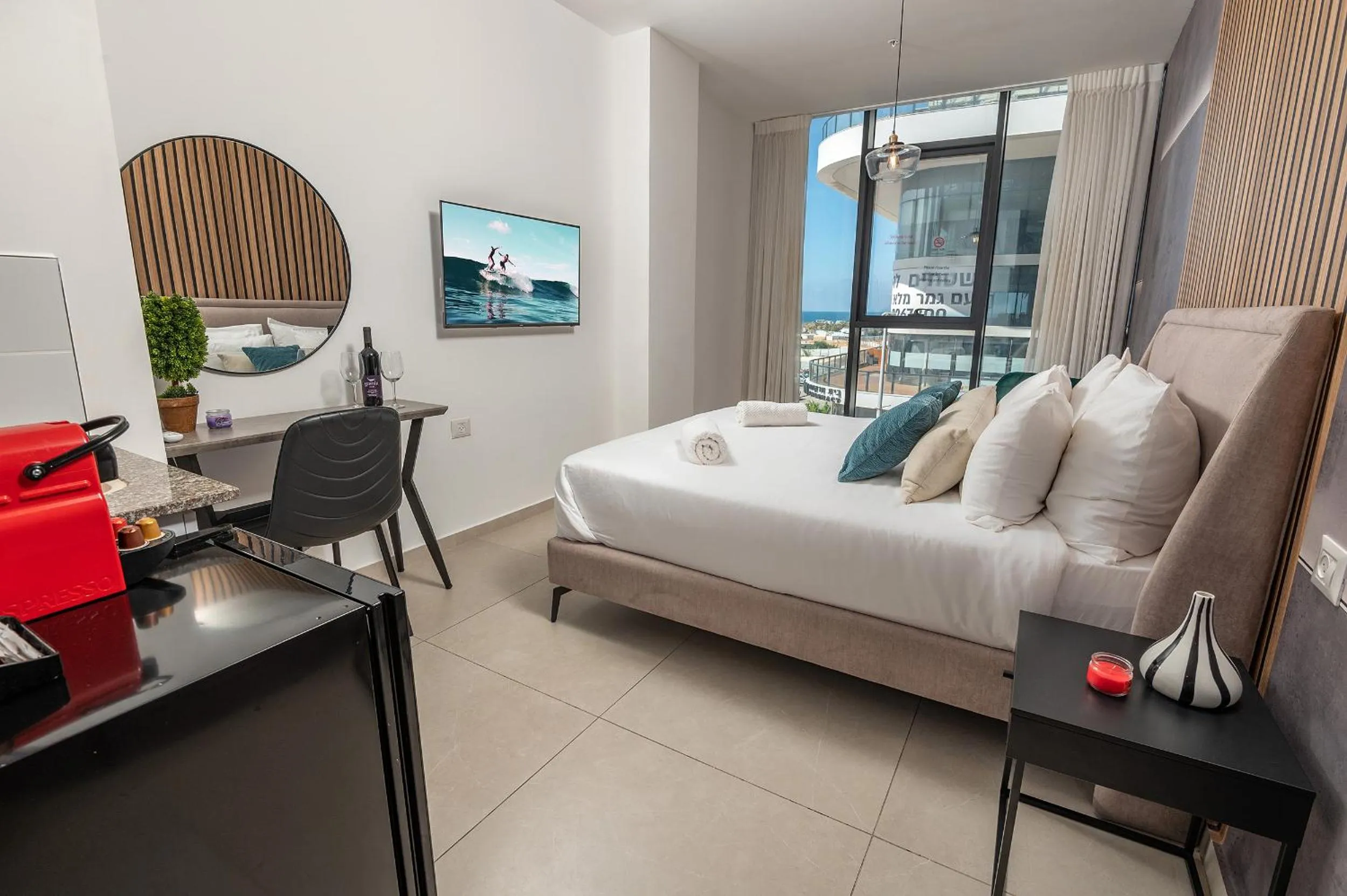 Photo of the whole room, Bed in Hi-Yam SeaView Apartments & Suites