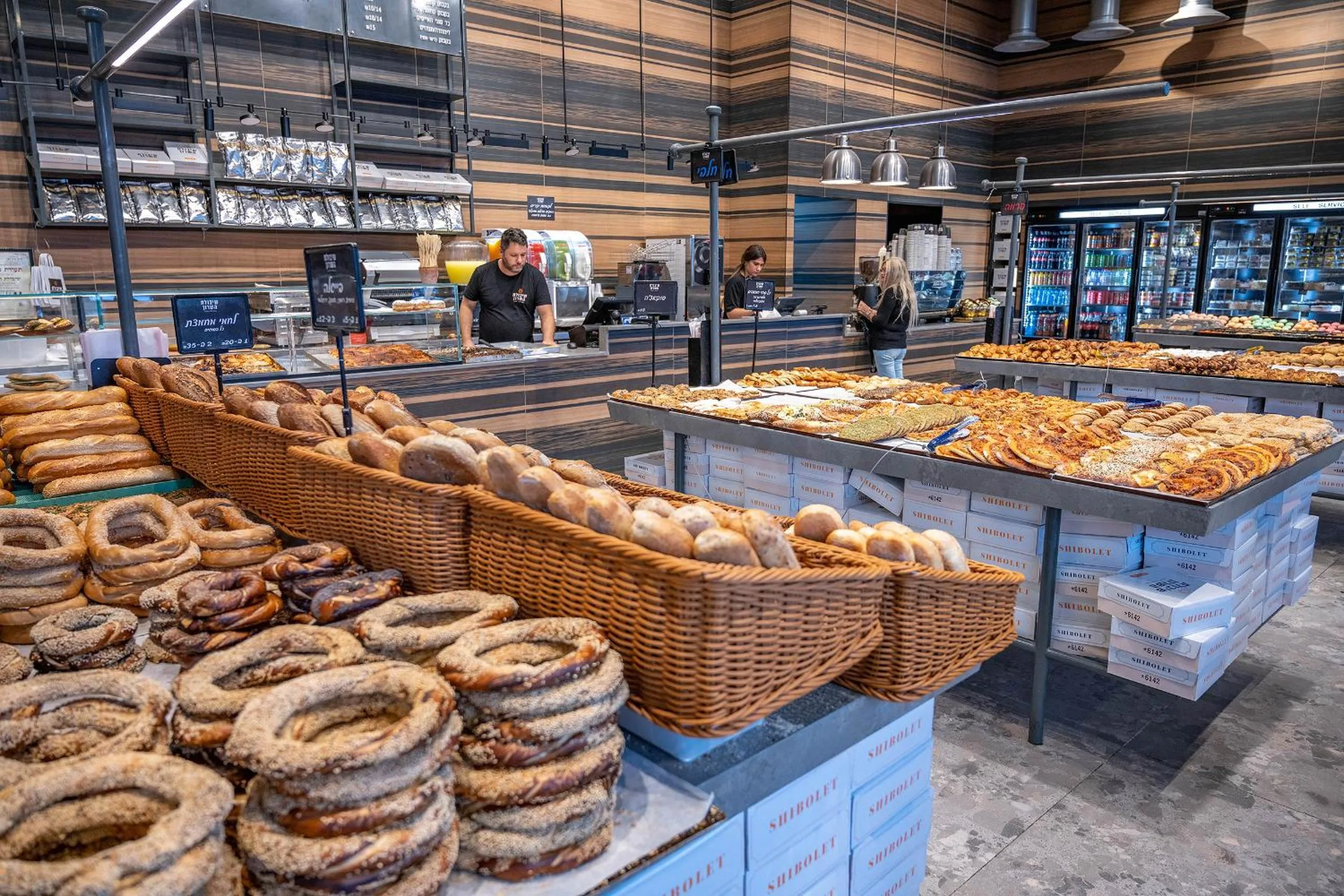 Food and drinks in Hi-Yam SeaView Apartments & Suites