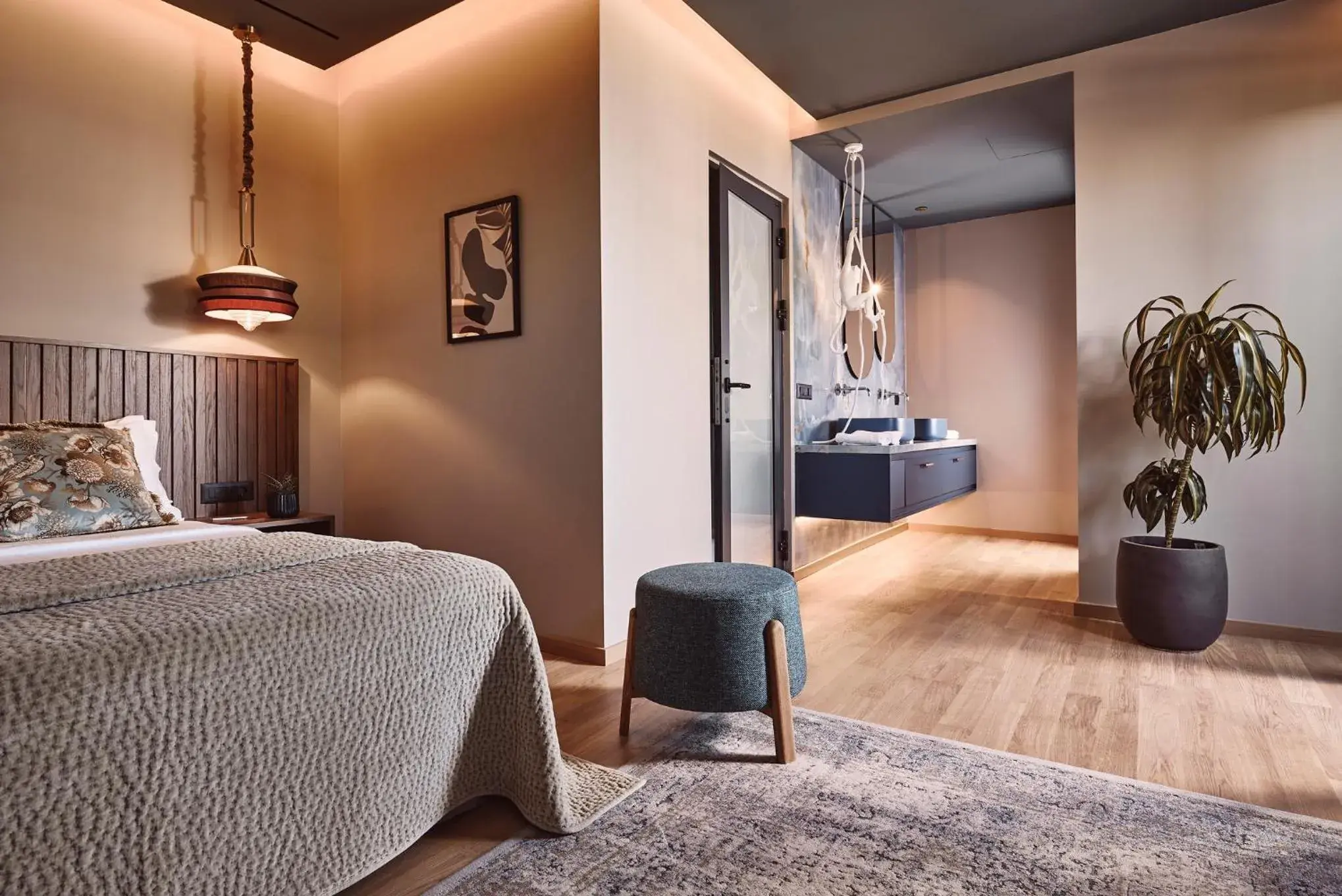 Deluxe Double Room with Side Sea View in Cama Luxury Suites Glyfada Deluxe Double Room with Side Sea View in Cama Luxury Suites Glyfada