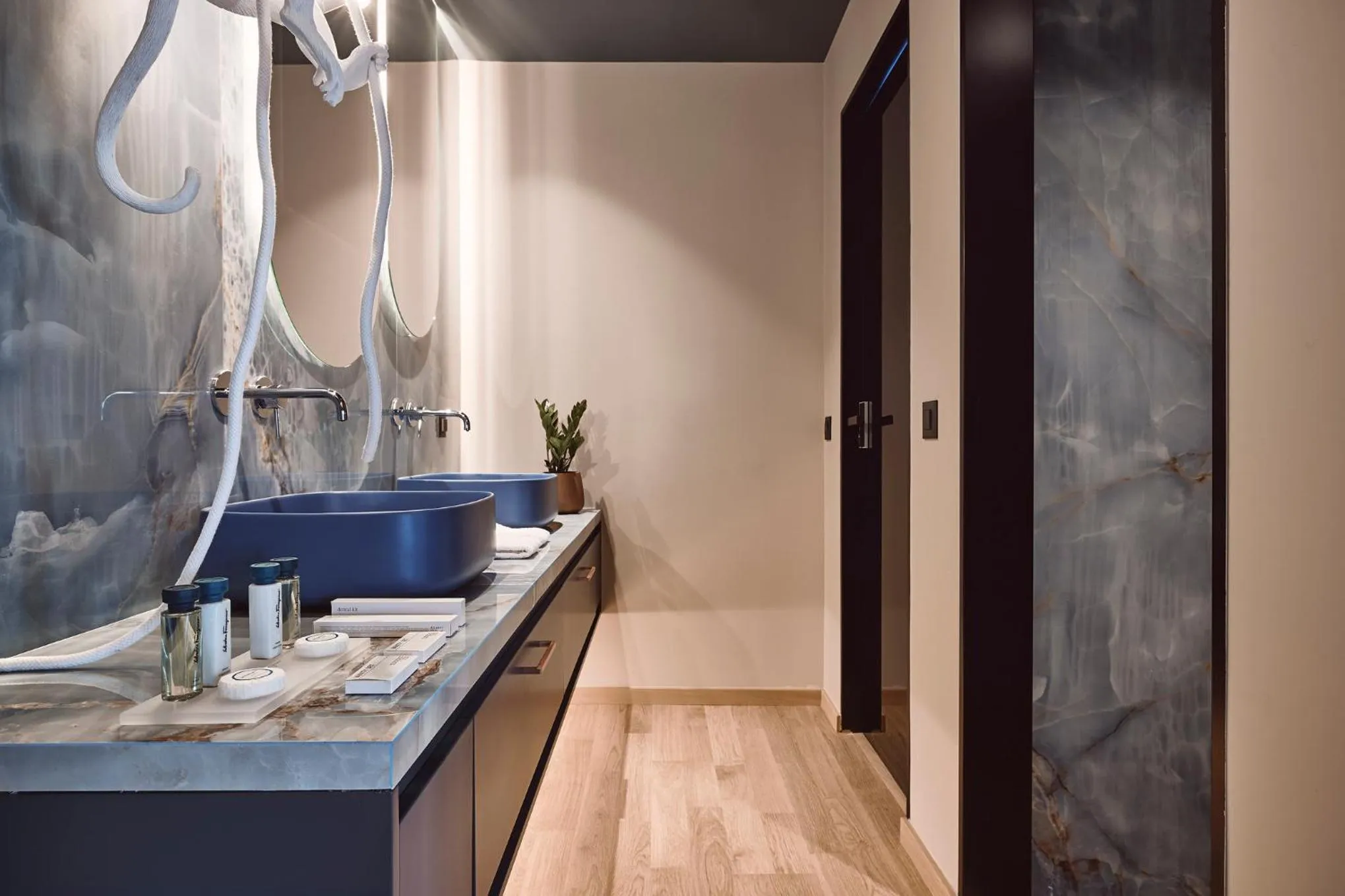 Toilet in Cama Luxury Suites Glyfada