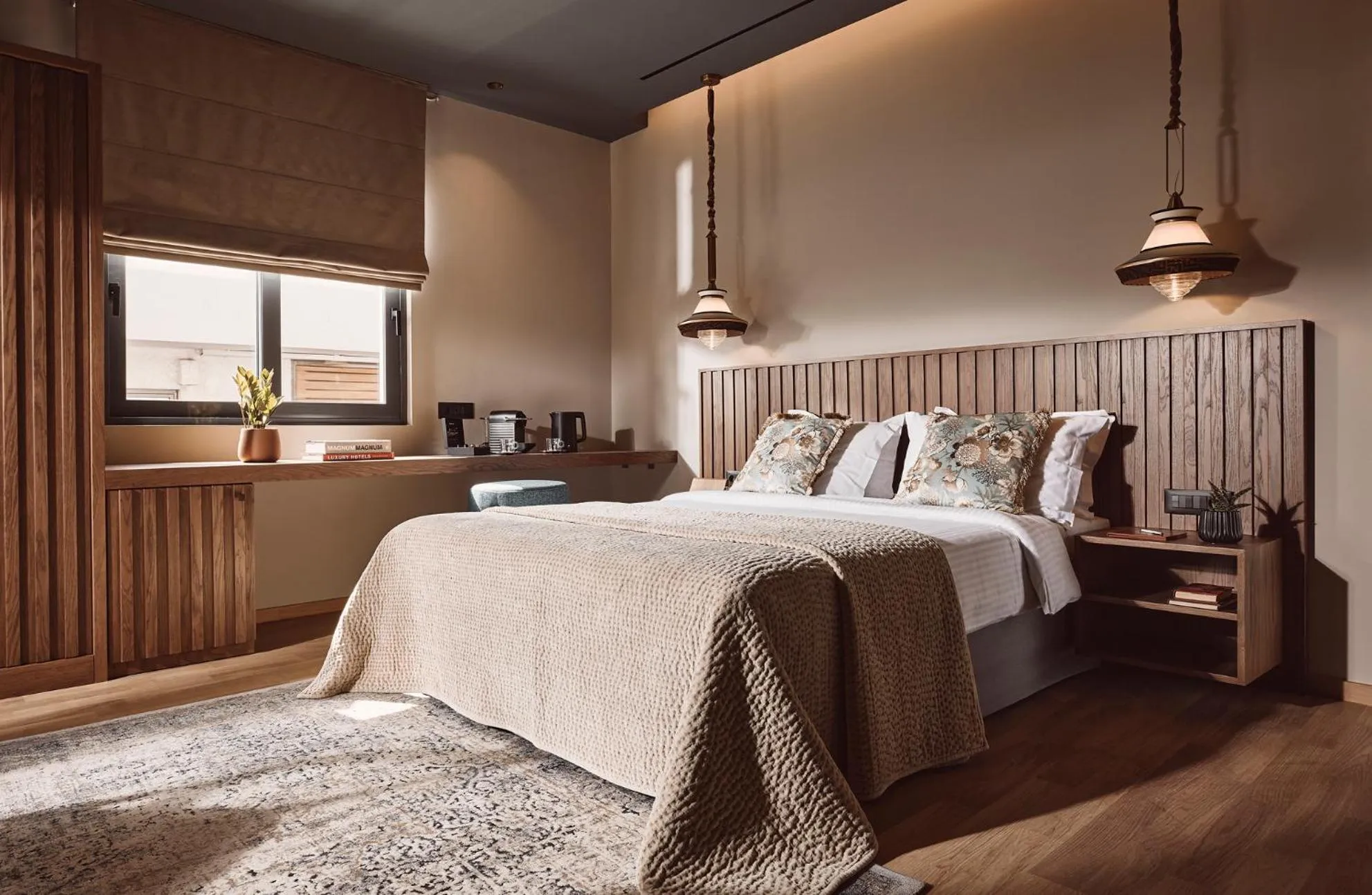 Coffee/tea facilities, Bed in Cama Luxury Suites Glyfada