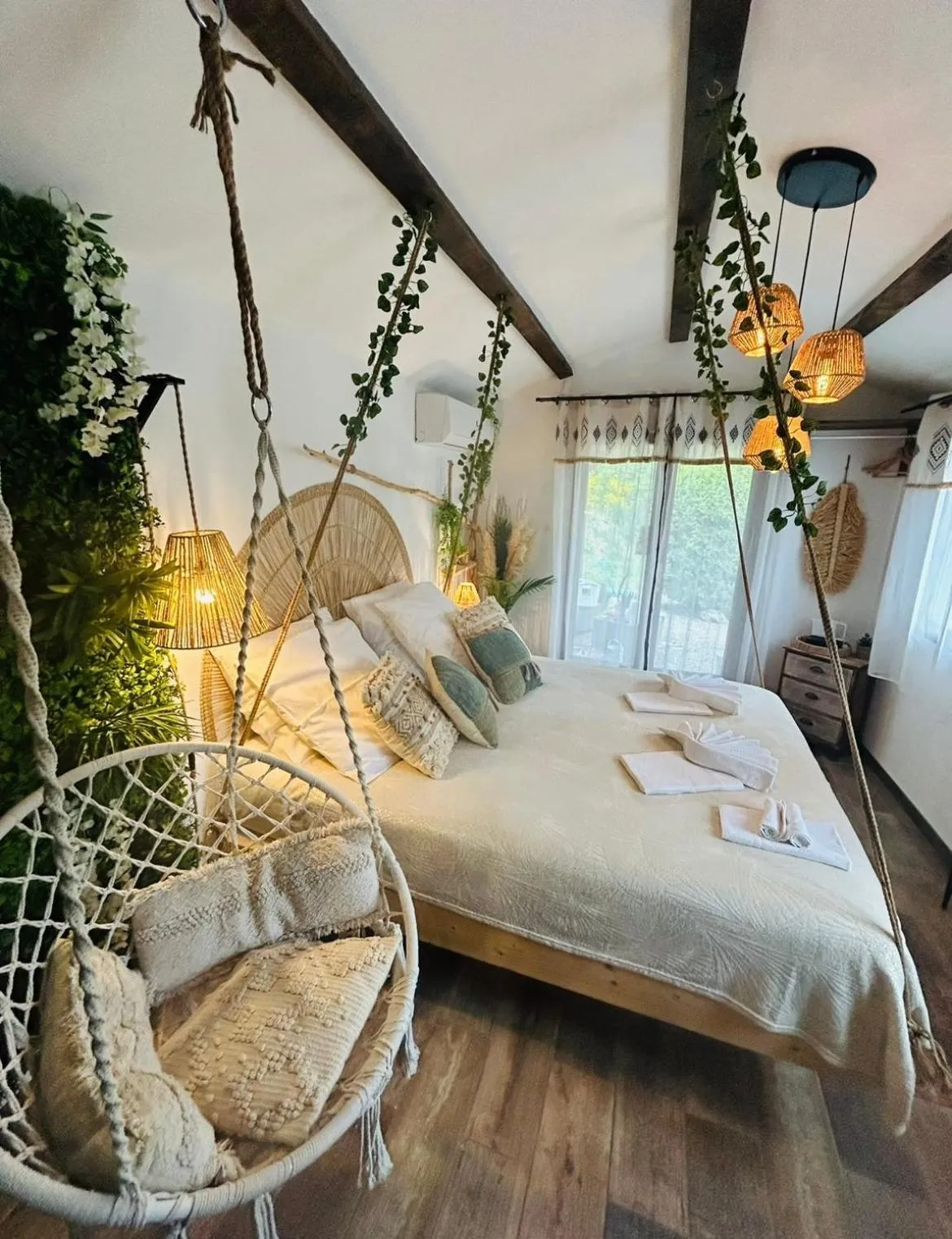 Bedroom, Bed in La Villa Tosca