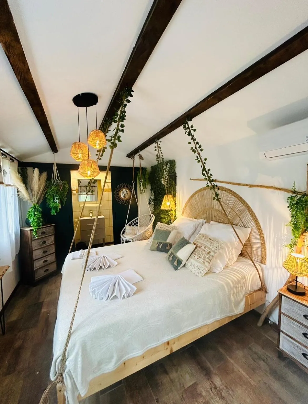 Bedroom, Bed in La Villa Tosca