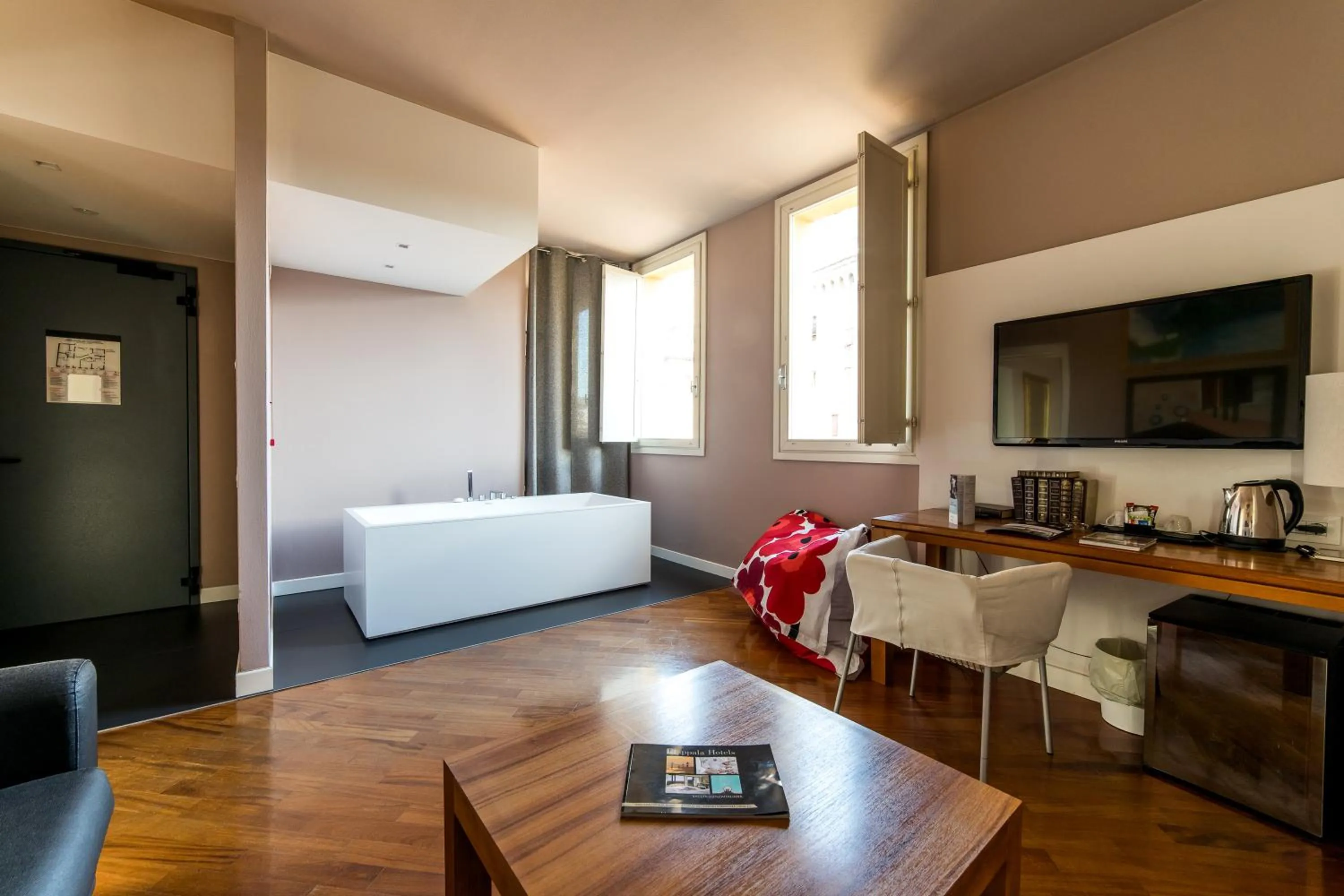 Photo of the whole room in Casa D'Este - Hotel Ferrara