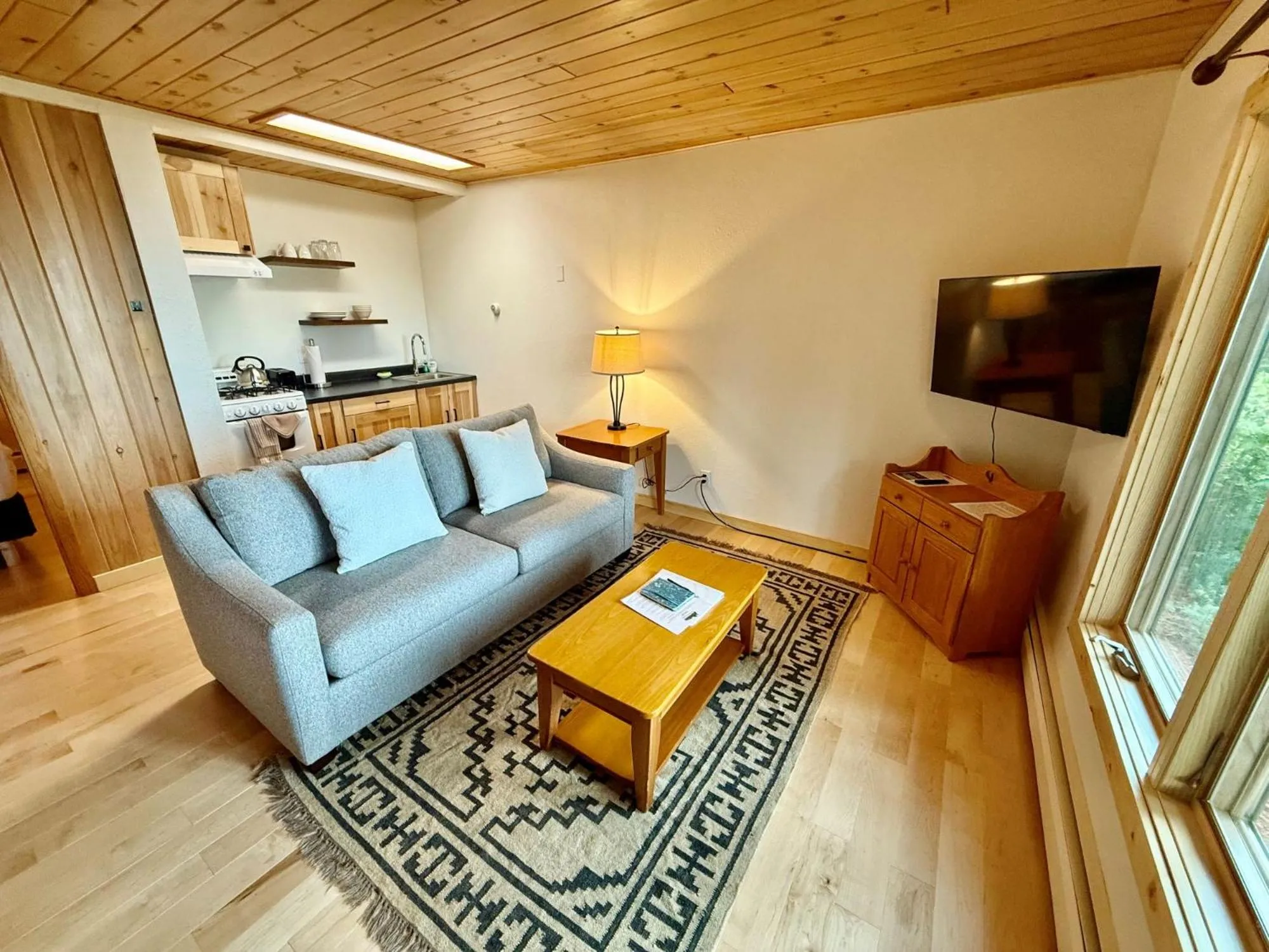 Thomsonite Inn on Lake Superior