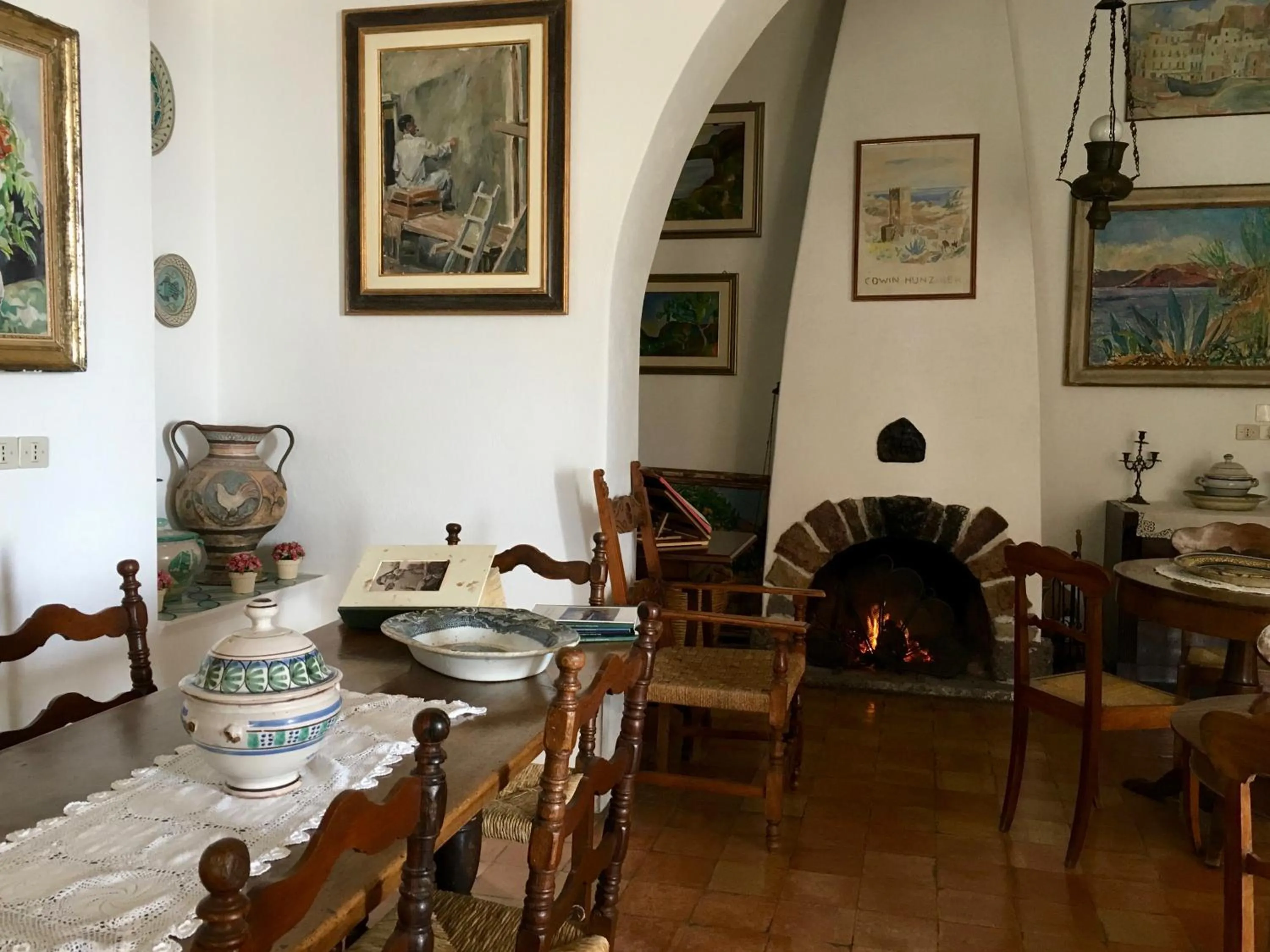 Communal lounge/ TV room in Hotel Villa Diana