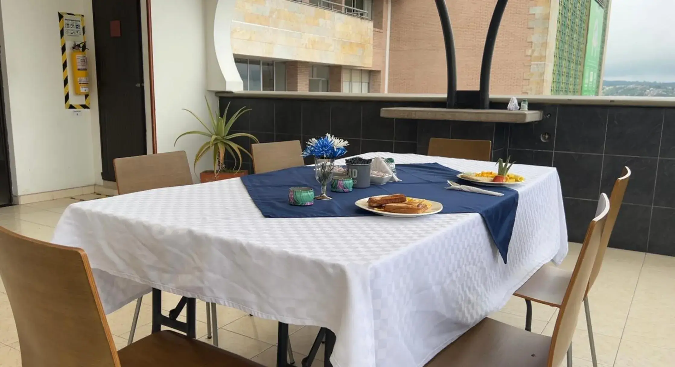 Restaurant/places to eat in Hotel Luxor Pereira Restaurant/places to eat in Hotel Luxor Pereira