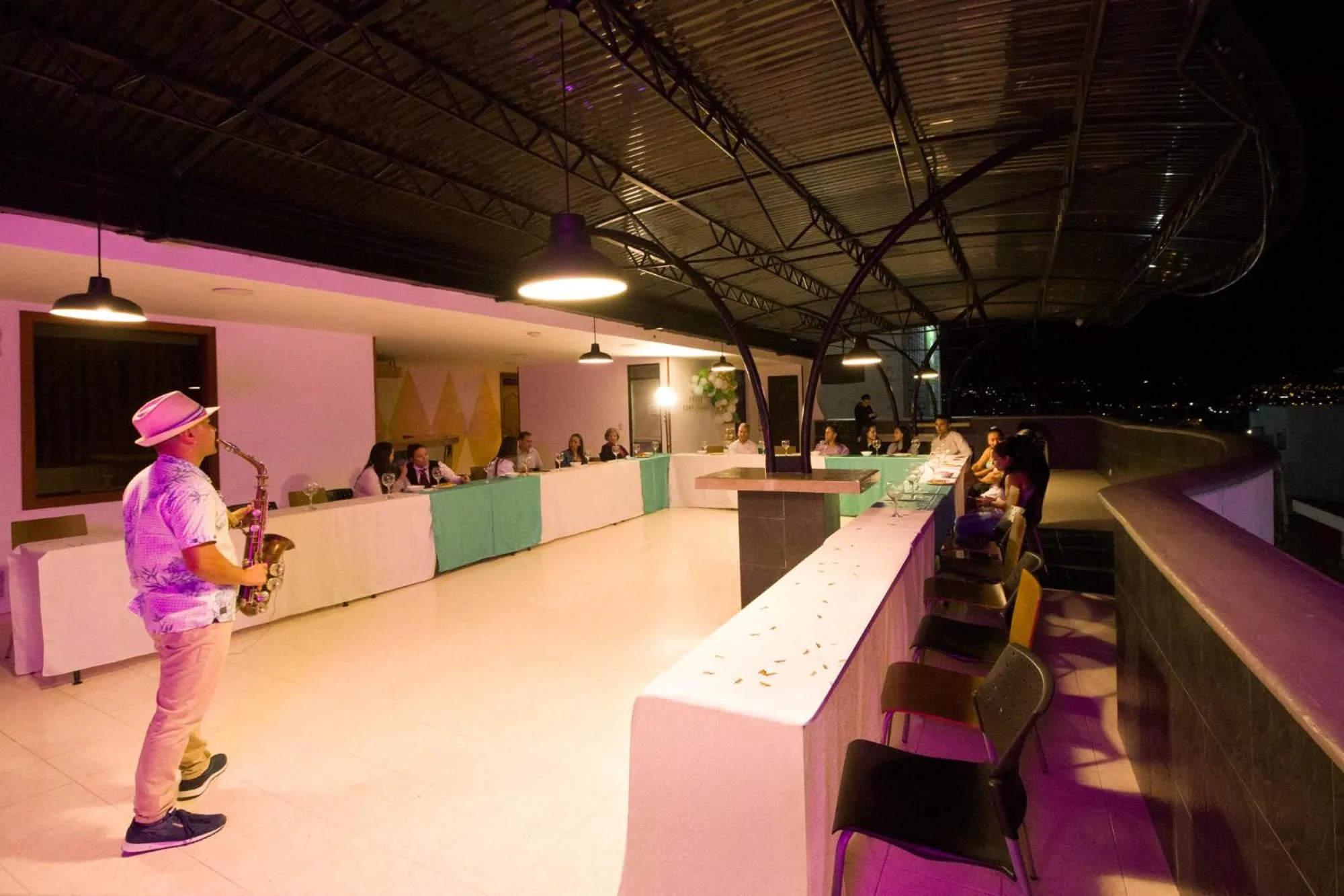 People in Hotel Luxor Pereira