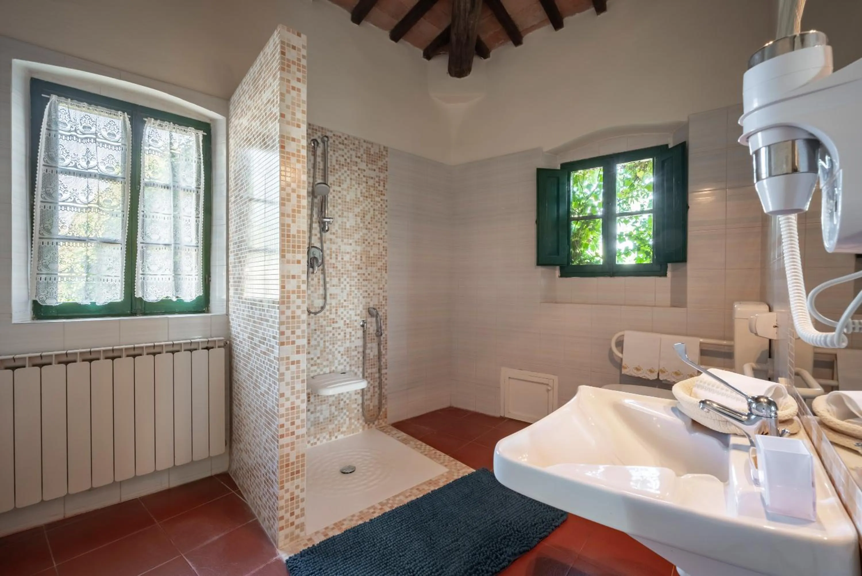 Shower in Agriturismo Bio Fattoria Bacio