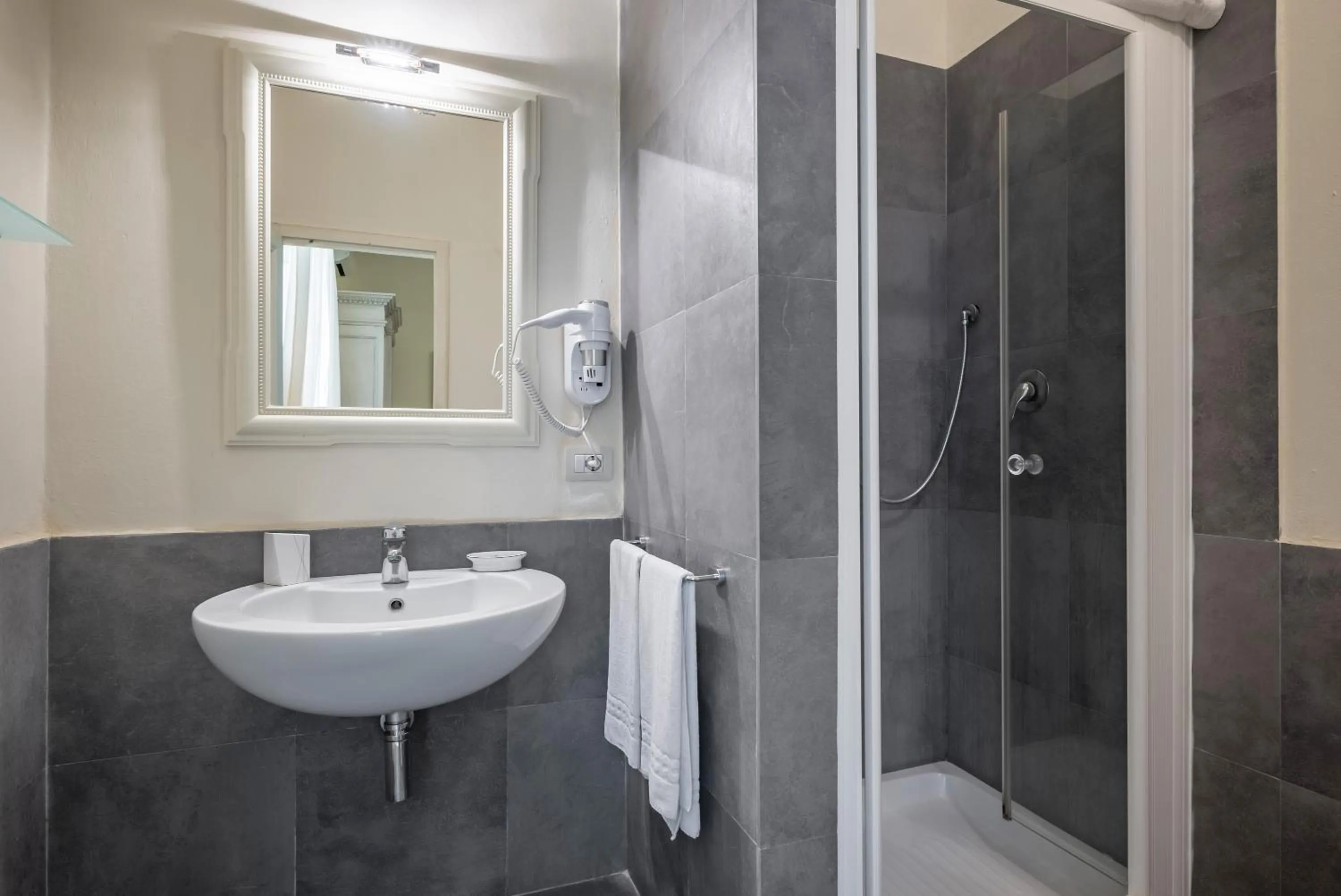 Shower in Agriturismo Bio Fattoria Bacio