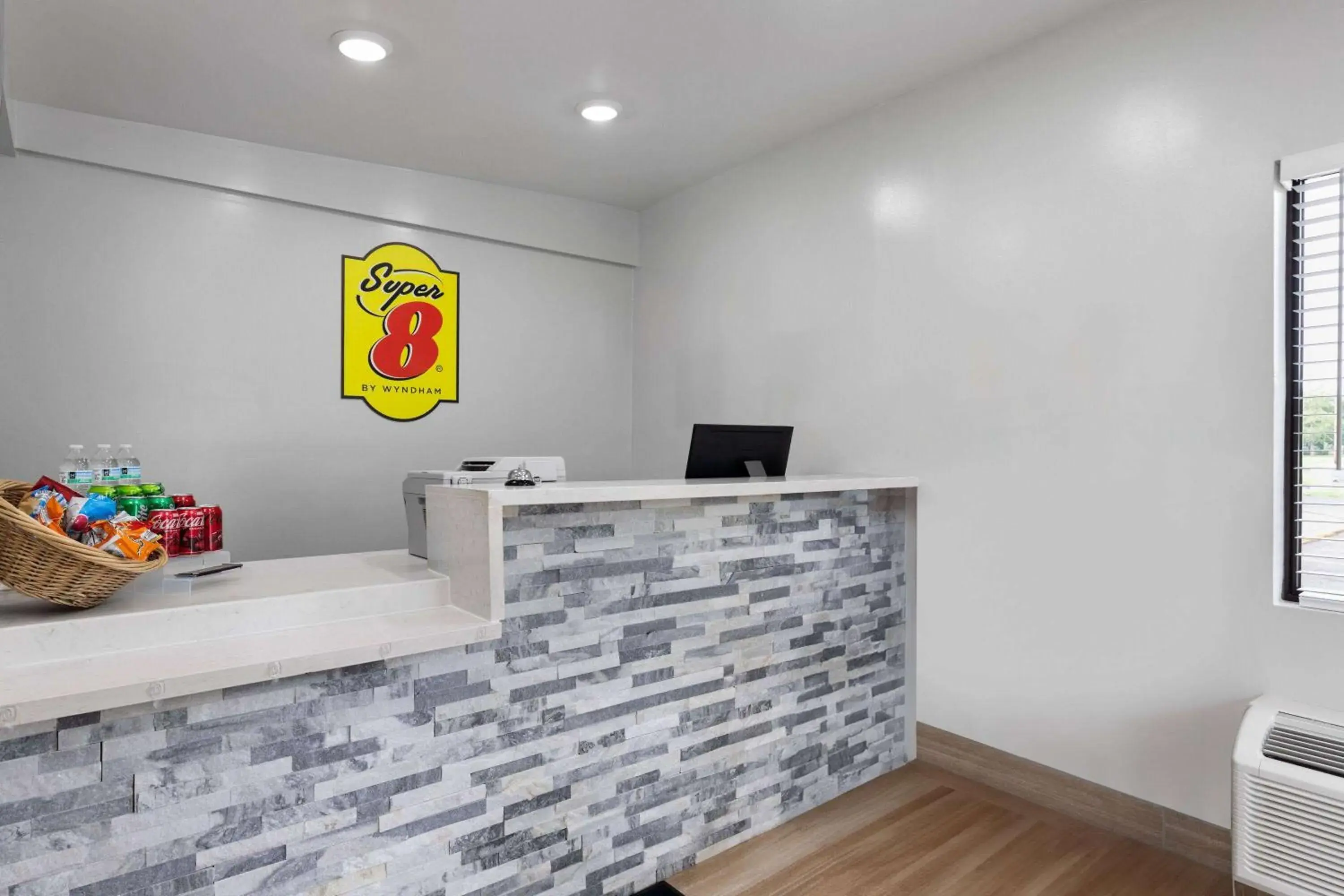 Lobby or reception in Super 8 by Wyndham Paducah I-24 Exit 4 Lobby or reception in Super 8 by Wyndham Paducah I-24 Exit 4