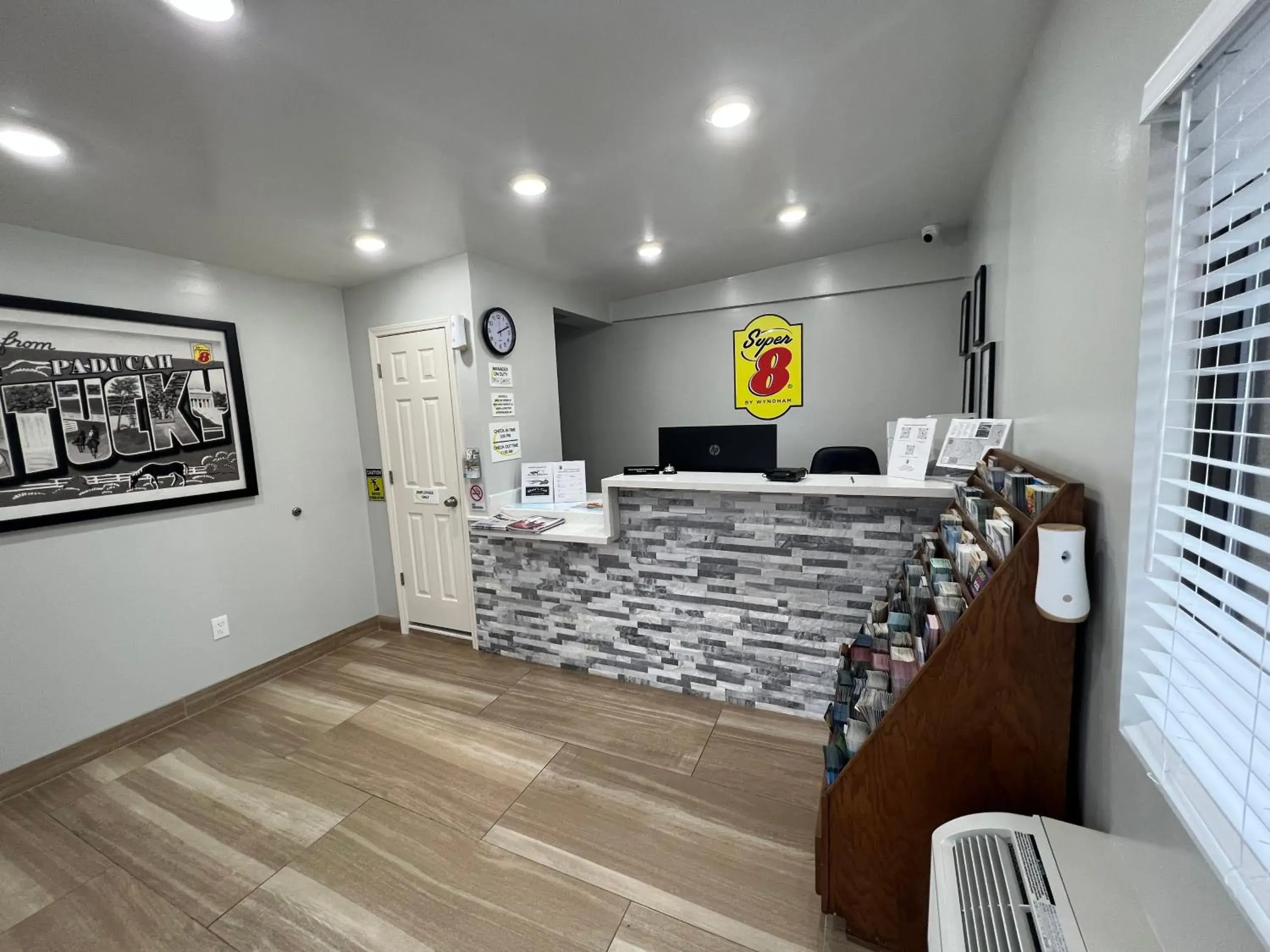 Lobby or reception in Super 8 by Wyndham Paducah I-24 Exit 4 Lobby or reception in Super 8 by Wyndham Paducah I-24 Exit 4