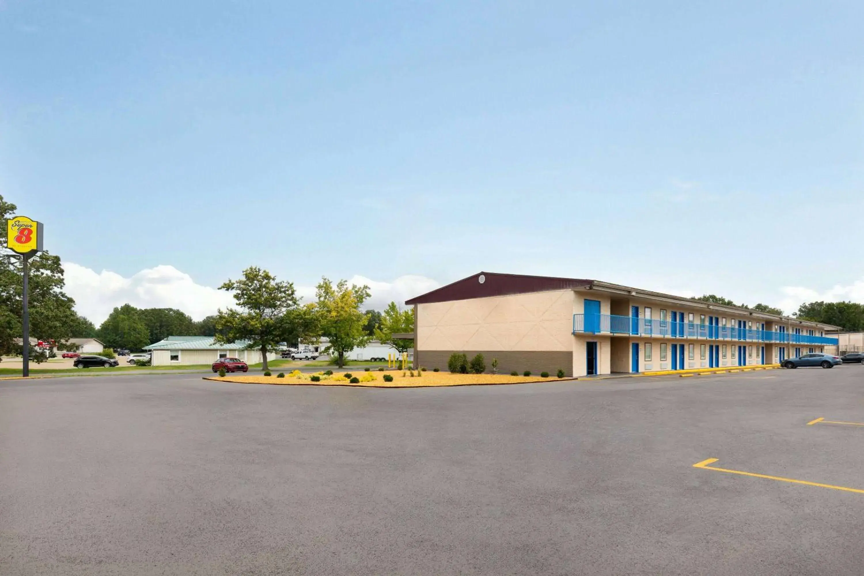 Property building in Super 8 by Wyndham Paducah I-24 Exit 4 Property building in Super 8 by Wyndham Paducah I-24 Exit 4