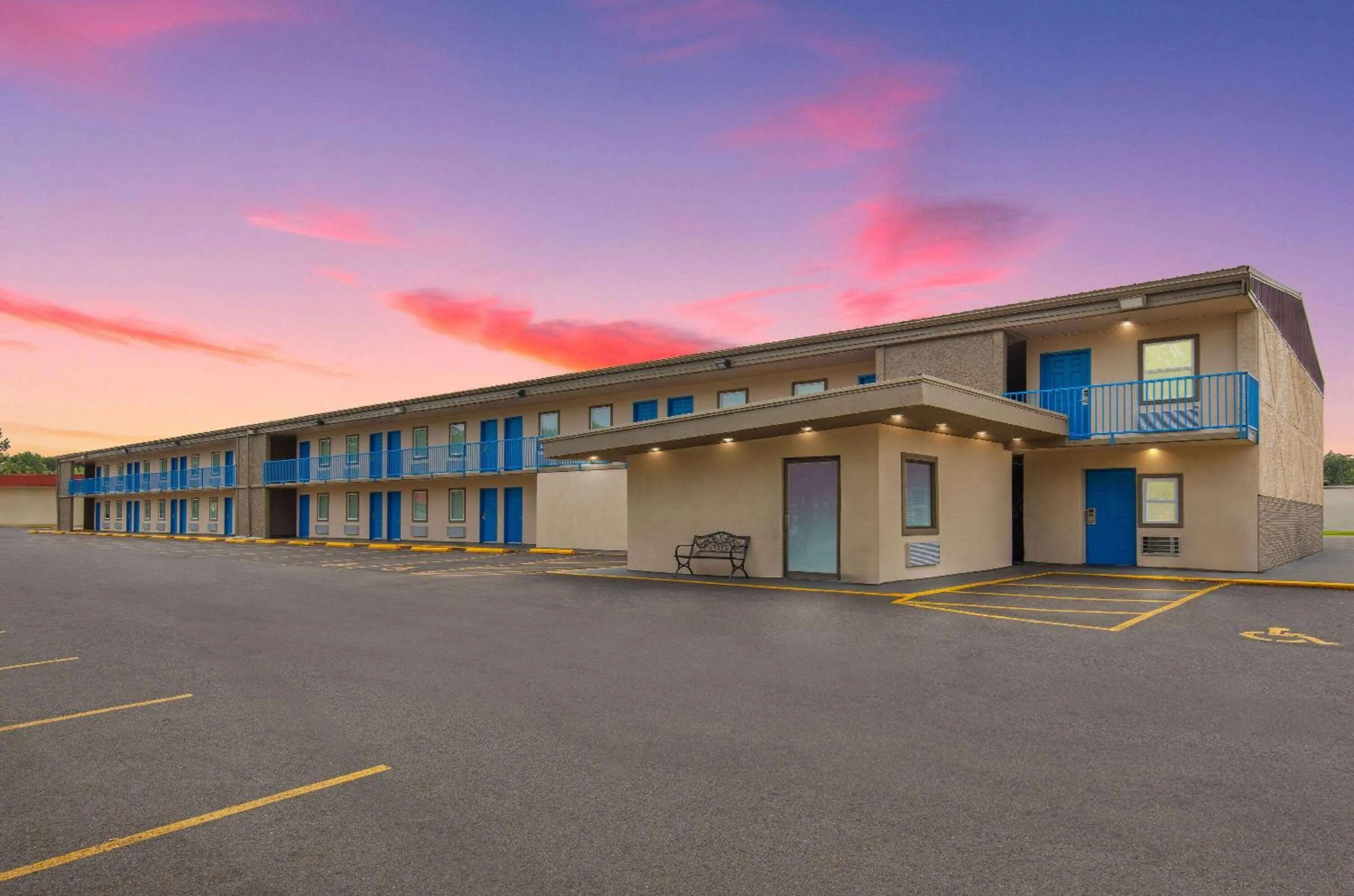 Property building in Super 8 by Wyndham Paducah I-24 Exit 4