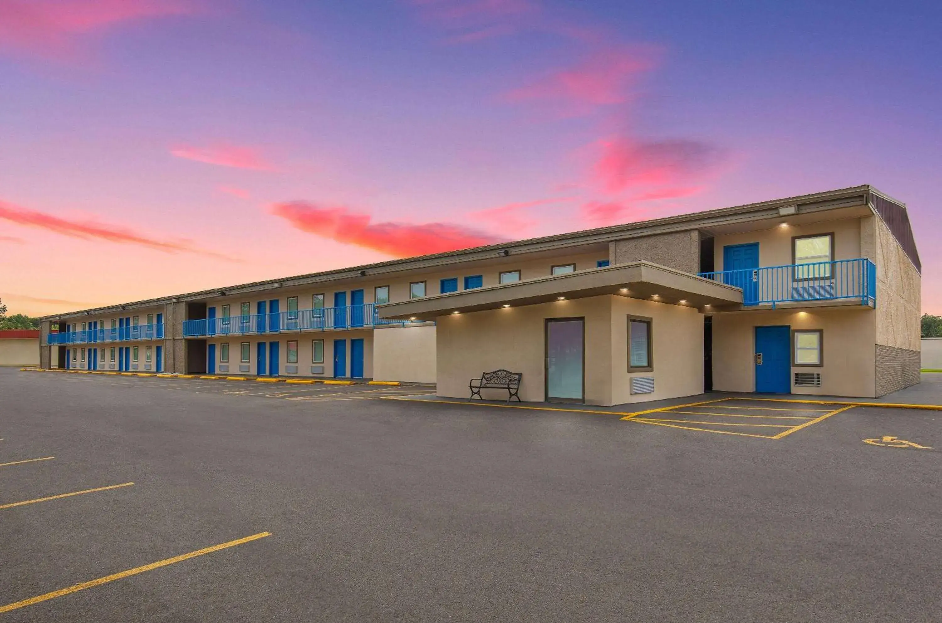 Property building in Super 8 by Wyndham Paducah I-24 Exit 4 Property building in Super 8 by Wyndham Paducah I-24 Exit 4