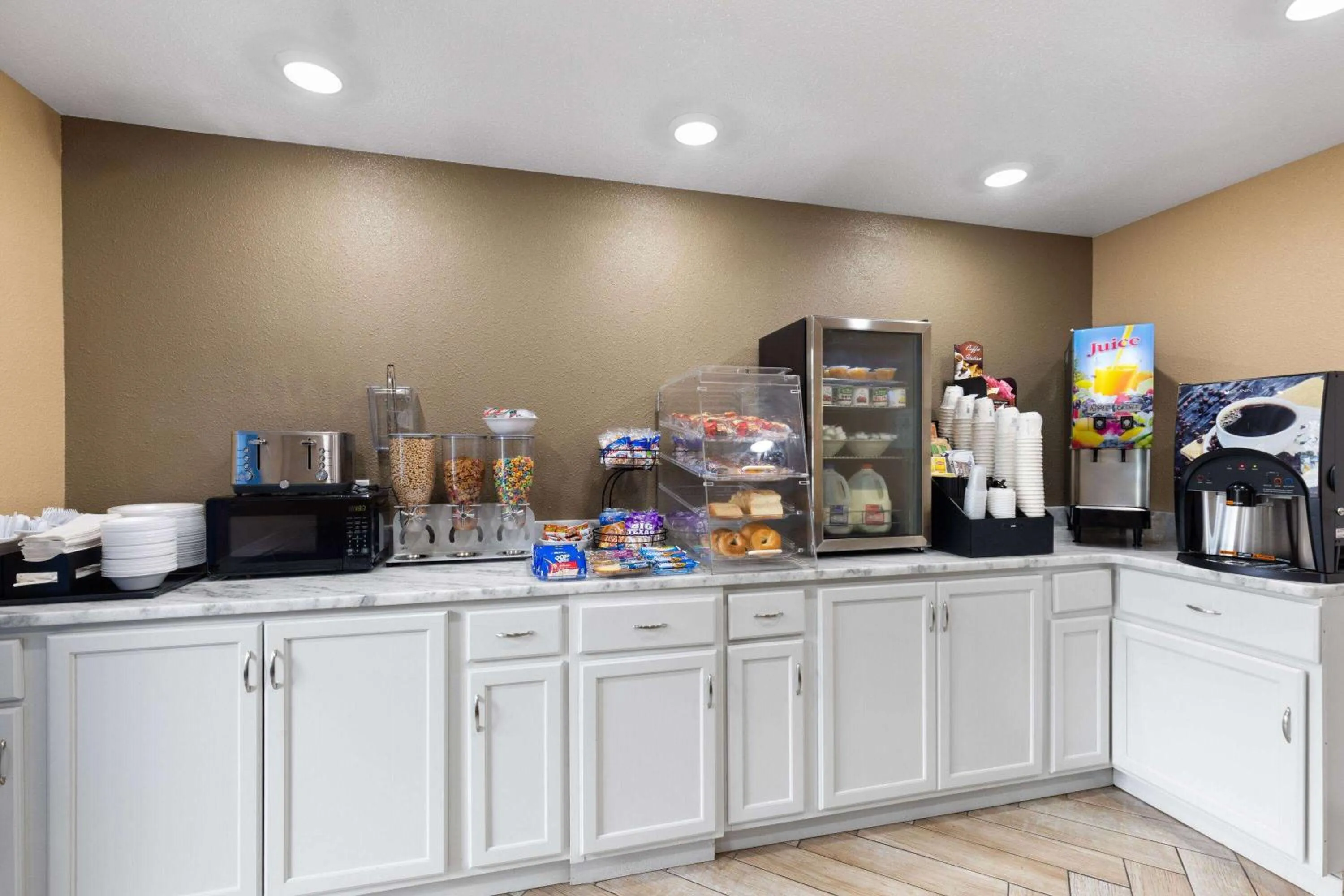 Breakfast in Super 8 by Wyndham Paducah I-24 Exit 4