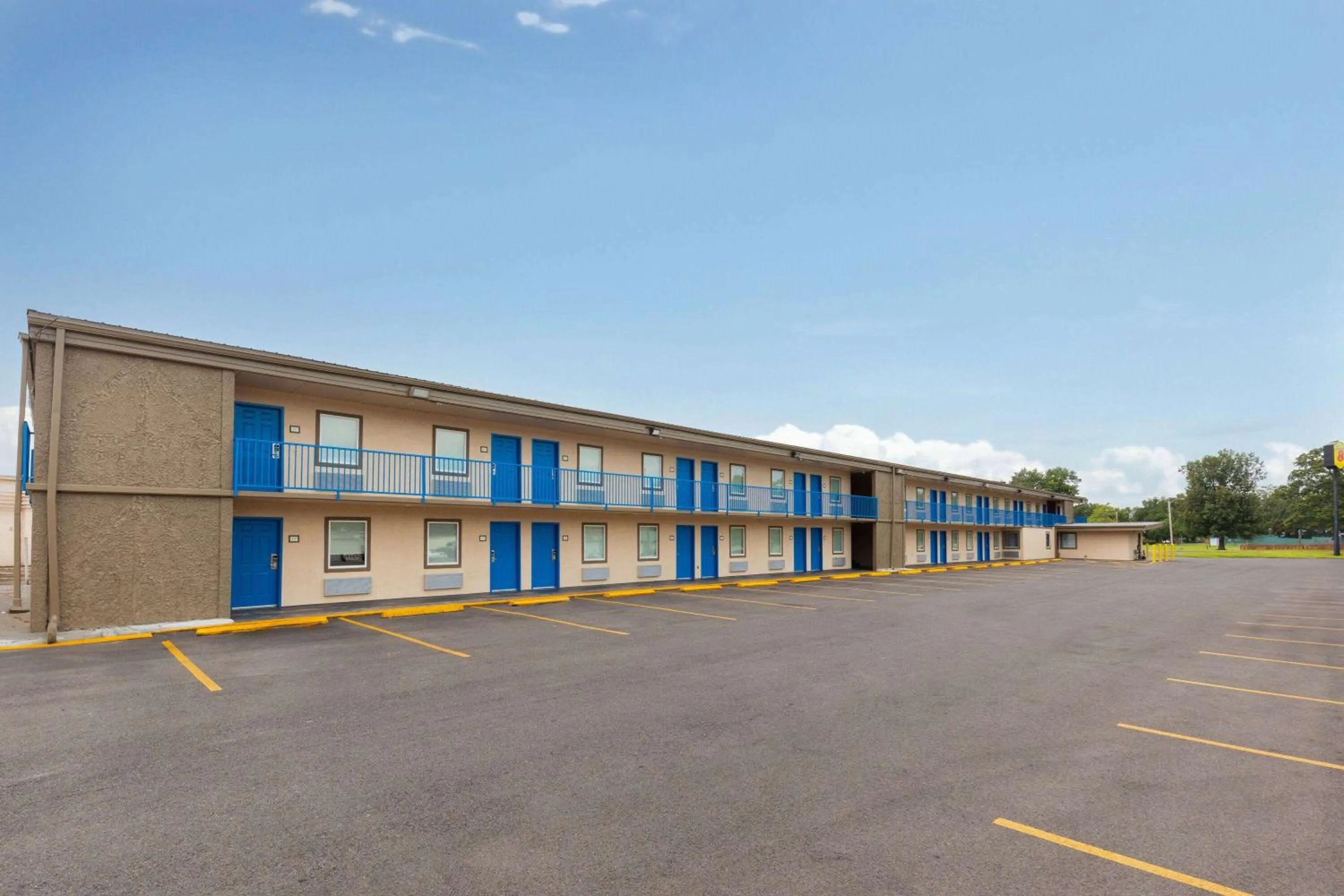 Property building in Super 8 by Wyndham Paducah I-24 Exit 4