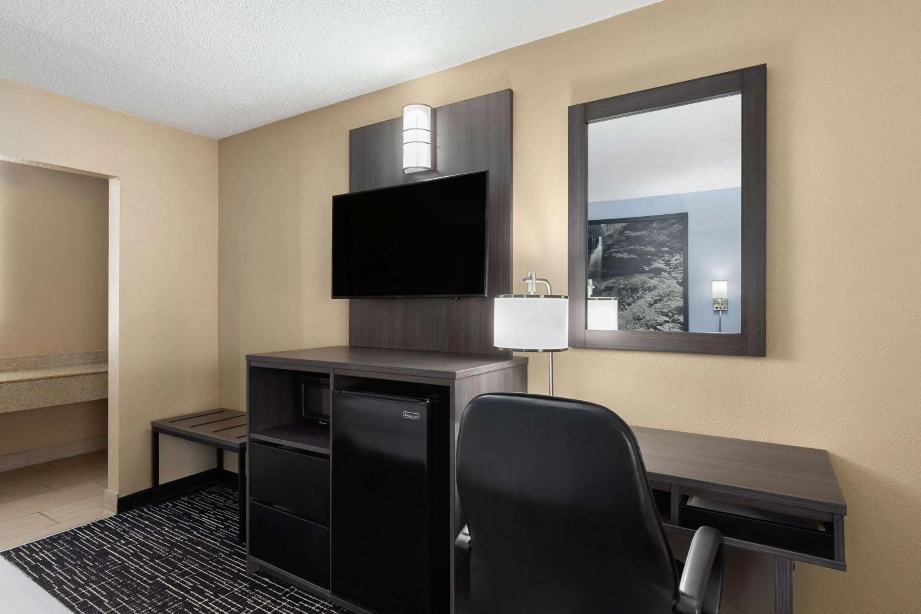 Photo of the whole room in Super 8 by Wyndham Paducah I-24 Exit 4