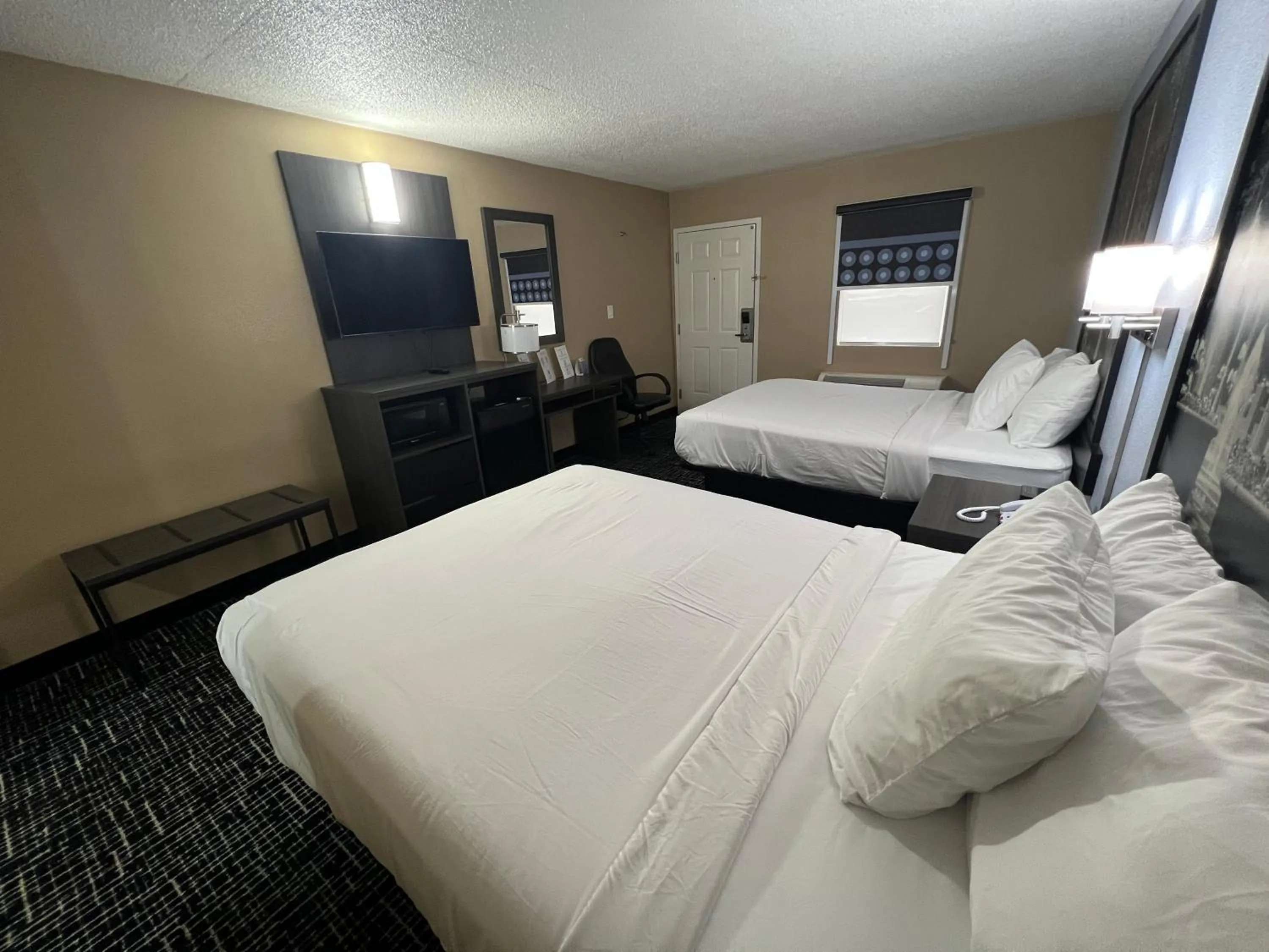 Bedroom, Bed in Super 8 by Wyndham Paducah I-24 Exit 4