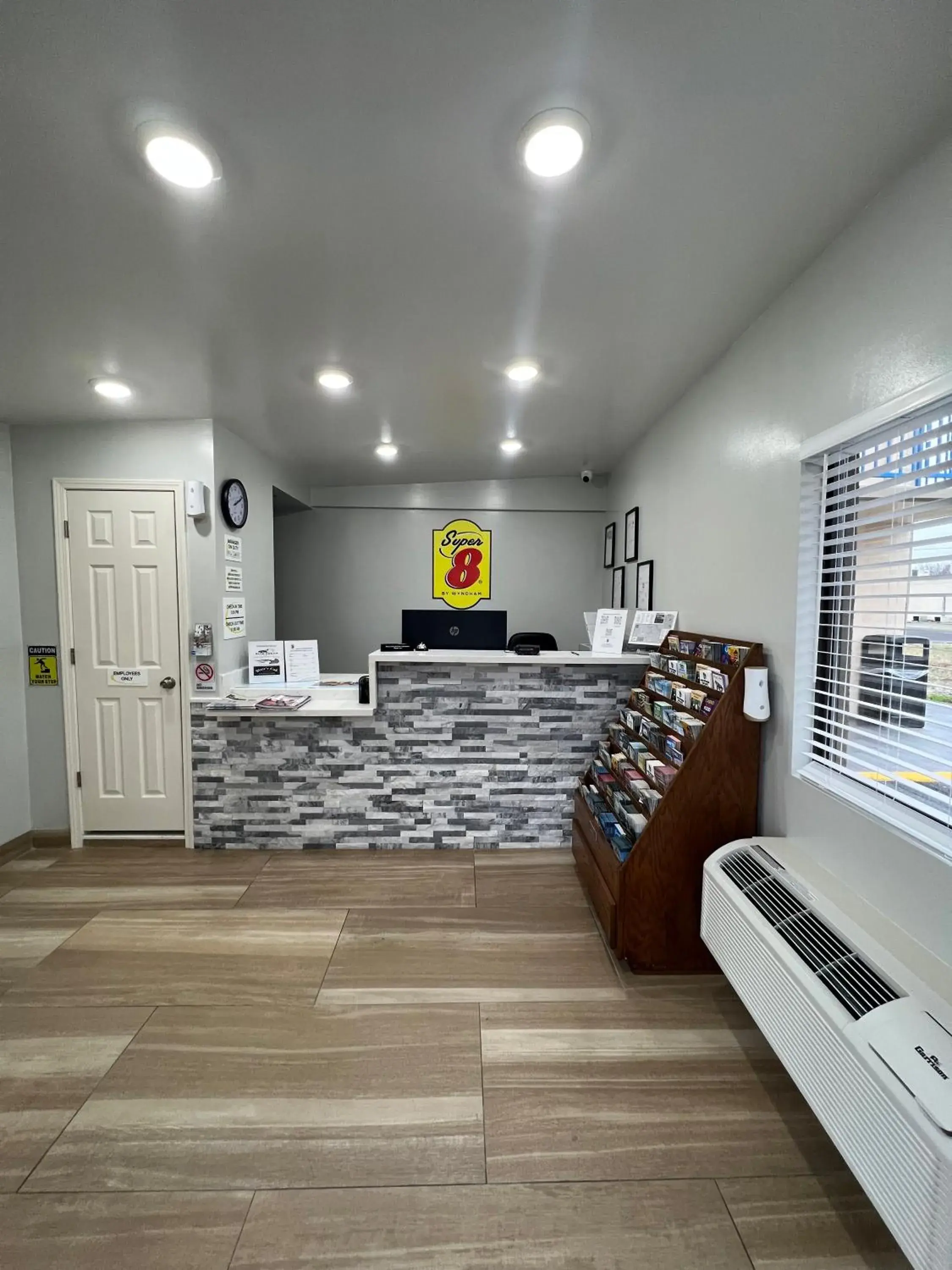 Lobby or reception in Super 8 by Wyndham Paducah I-24 Exit 4 Lobby or reception in Super 8 by Wyndham Paducah I-24 Exit 4