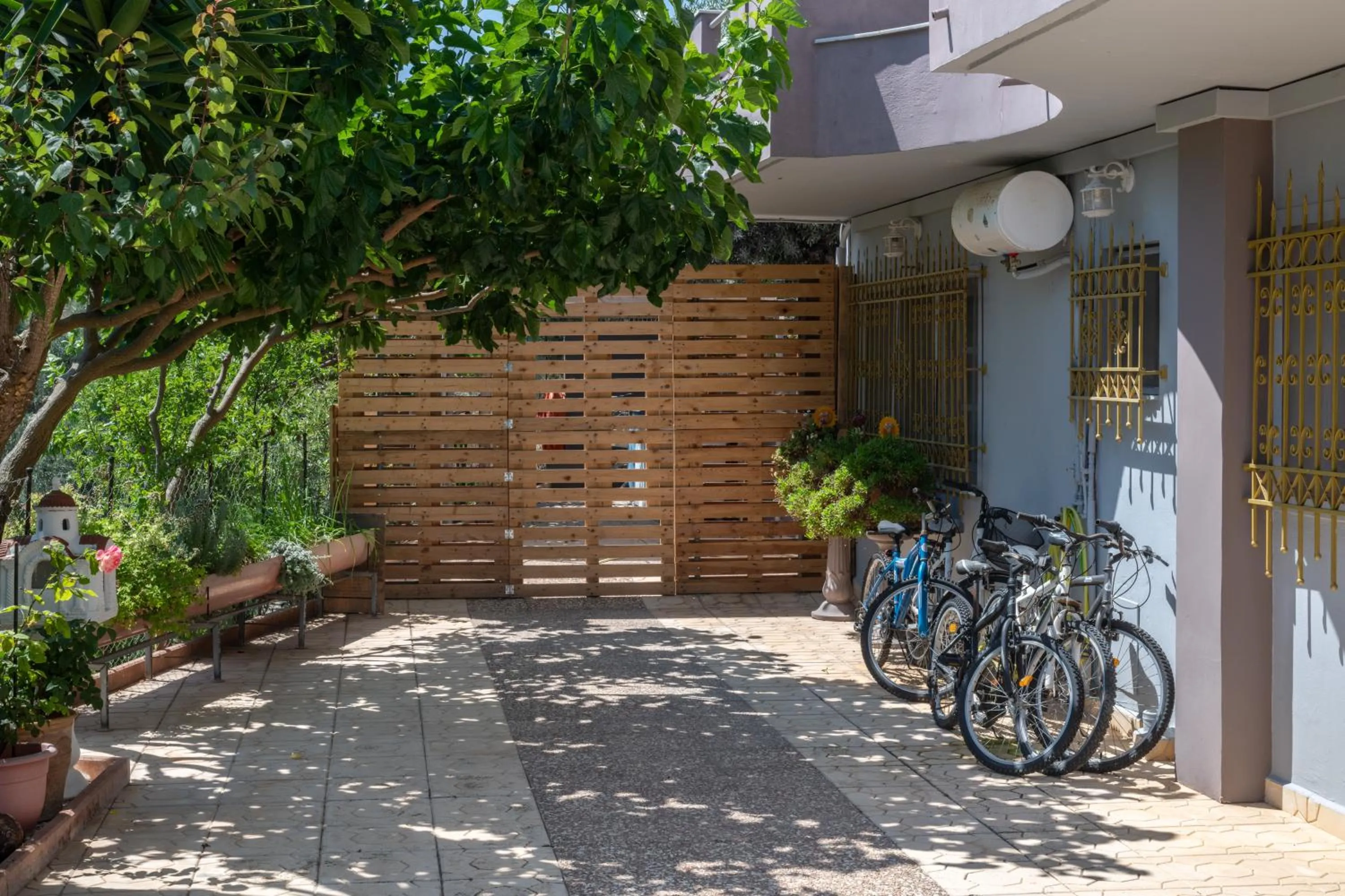 Garden in Aelia Home