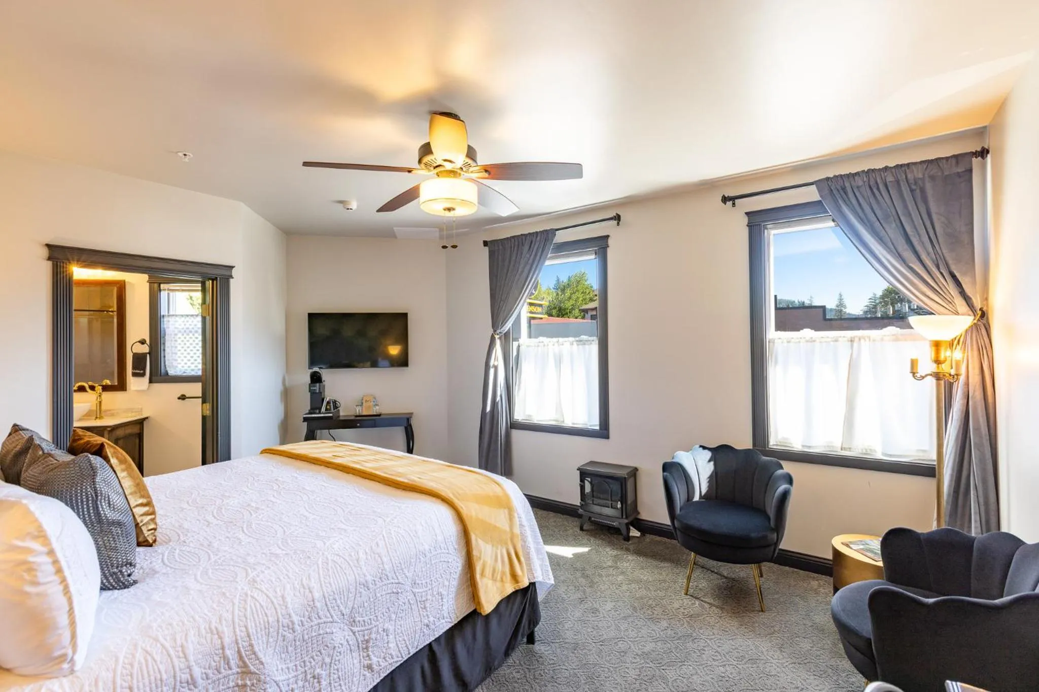 Bedroom, Bed in Hotel Stevenson