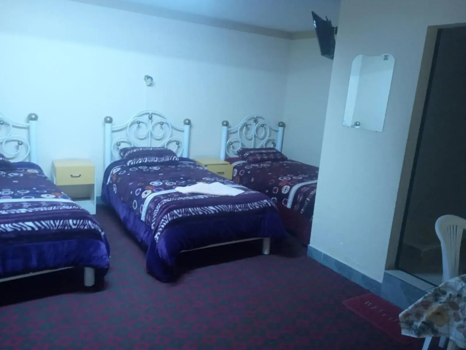 Triple Room with Private Bathroom in Hostal La Realeza Triple Room with Private Bathroom in Hostal La Realeza
