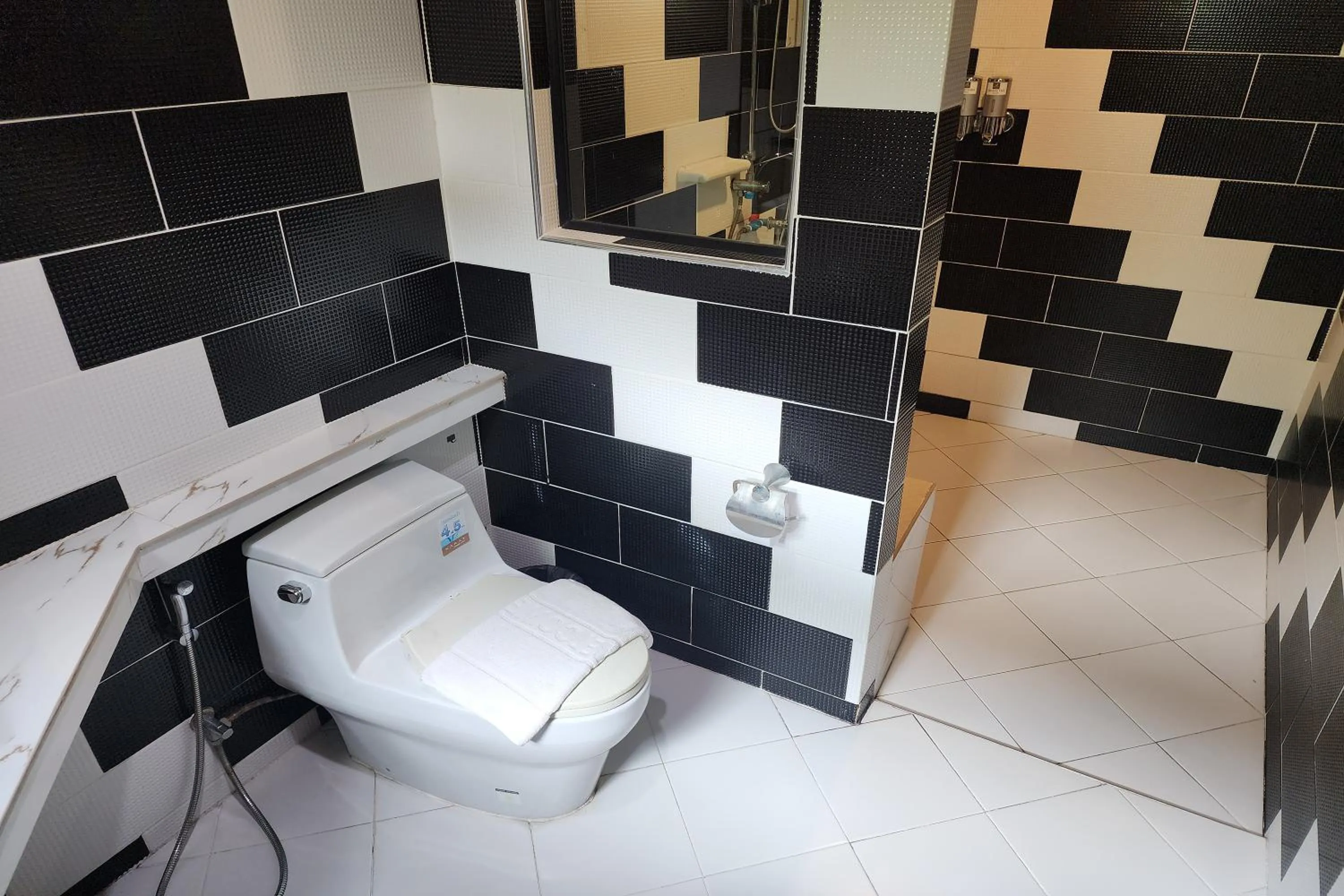 Toilet in Karaboon Wellness