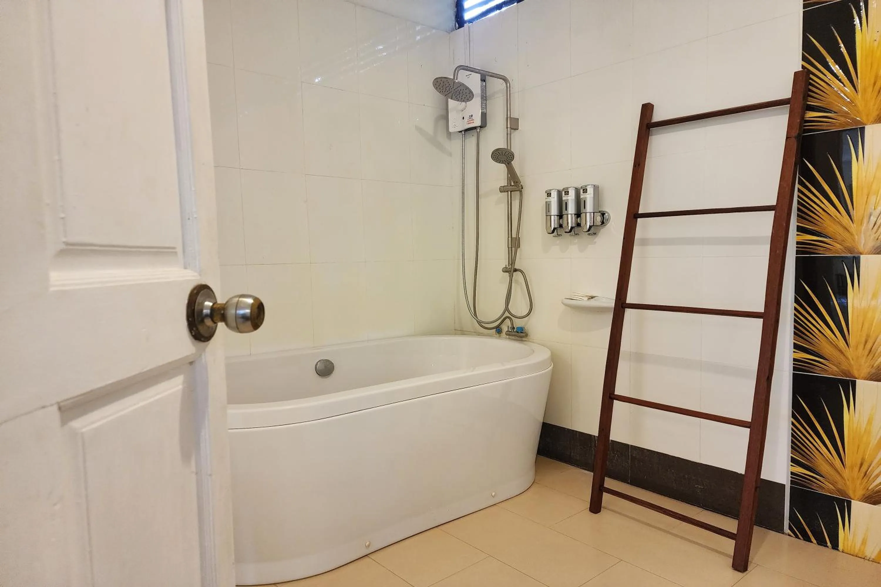 Shower in Karaboon Wellness