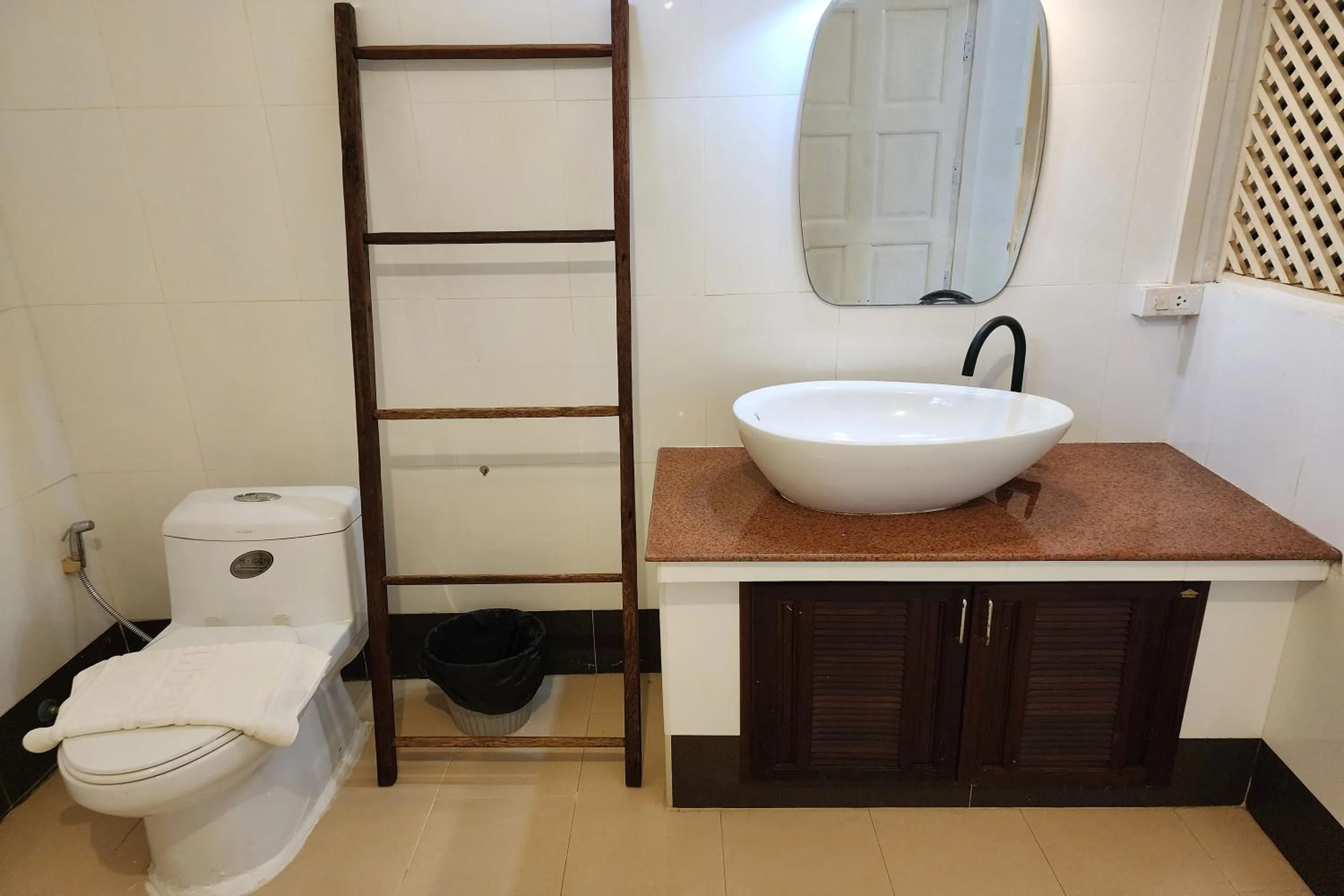 Toilet in Karaboon Wellness