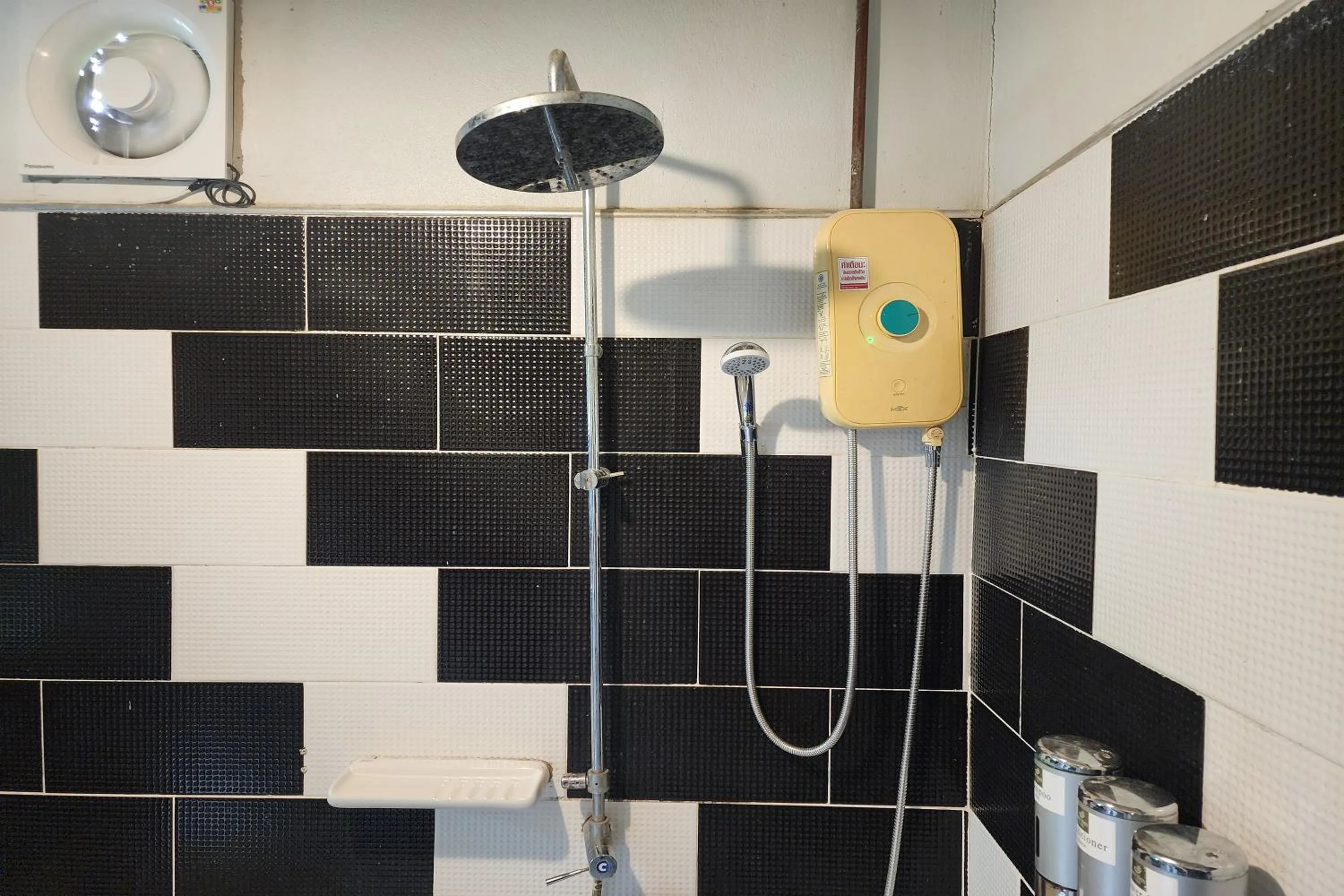 Shower in Karaboon Wellness