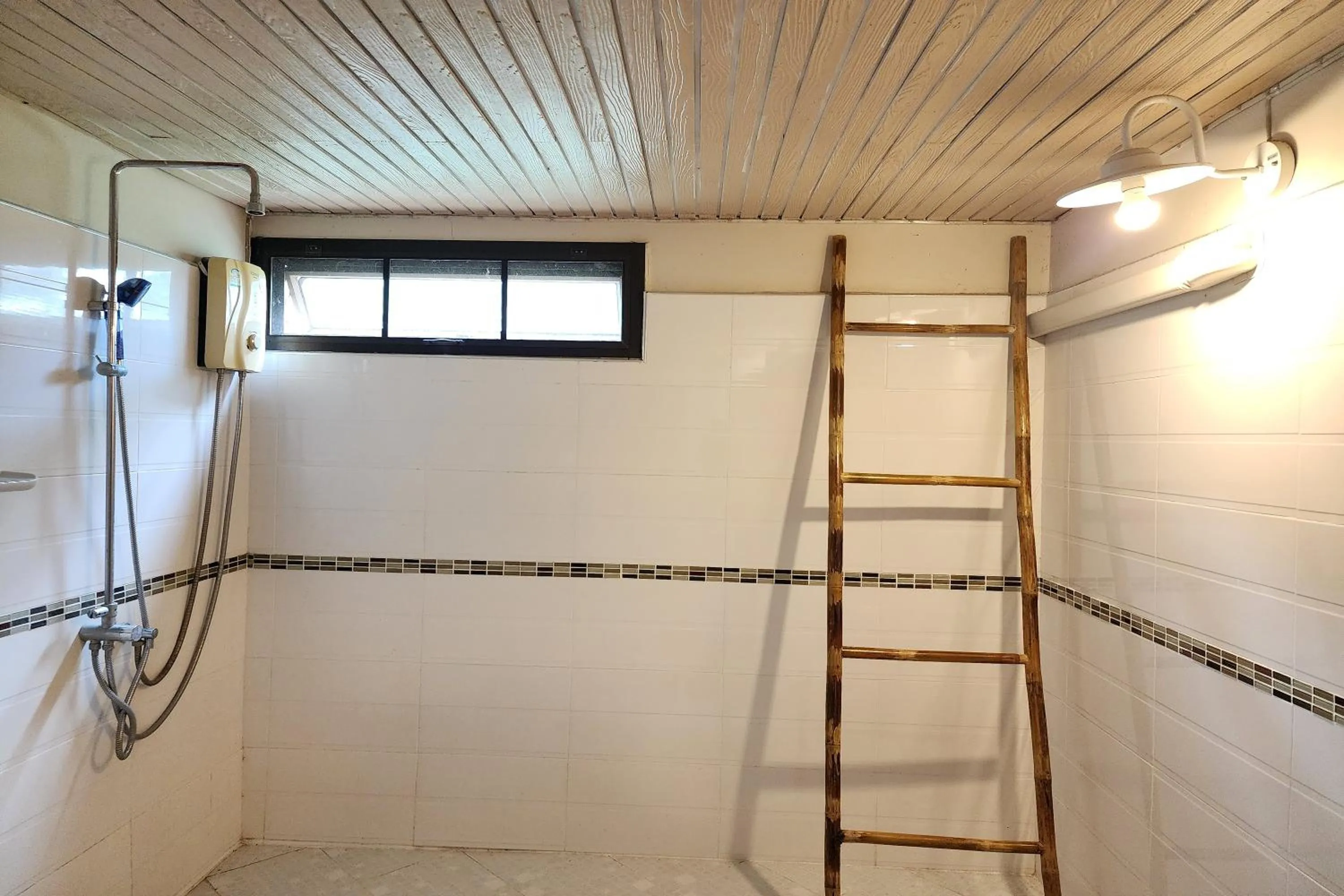 Shower in Karaboon Wellness