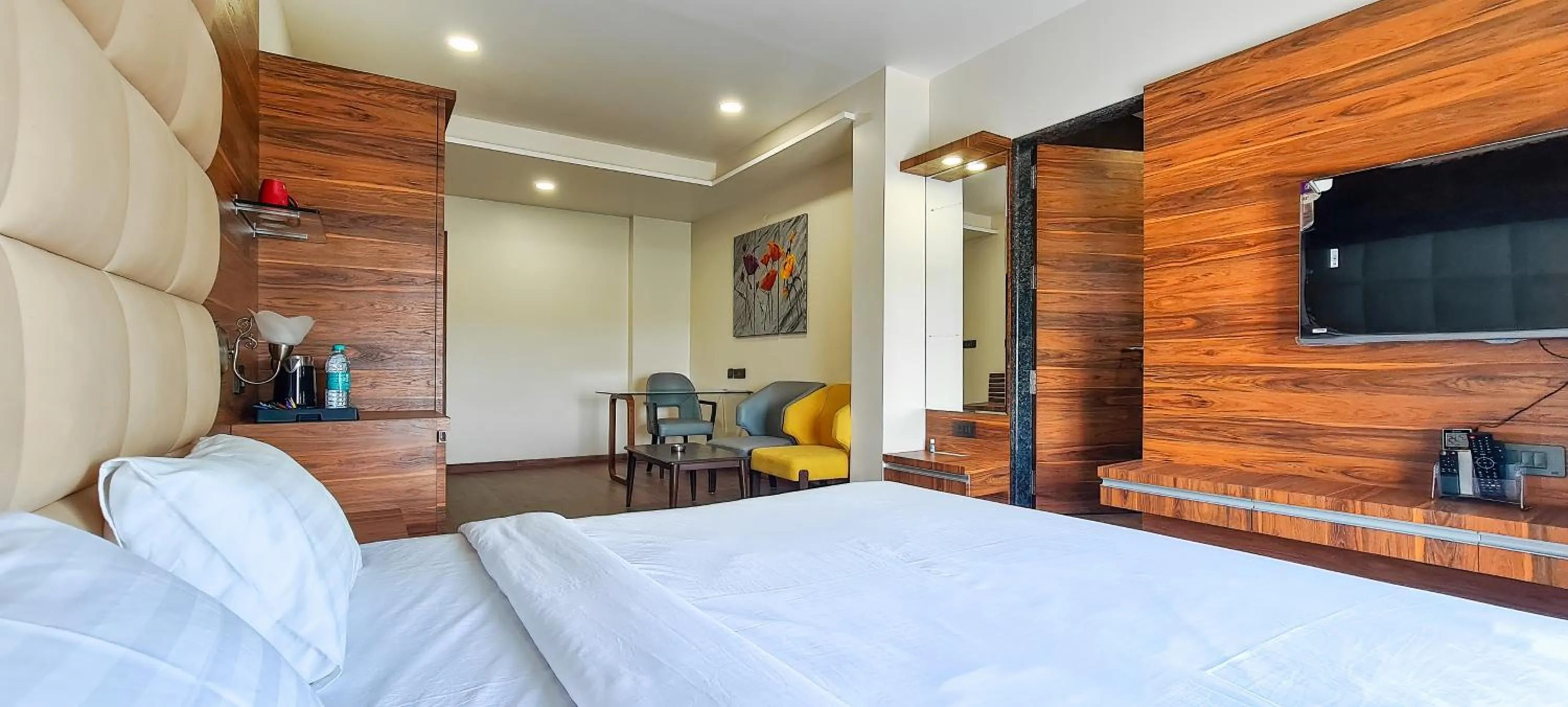 View (from property/room), Bed in ROYAL CLIFF HOTEL & RESORTS