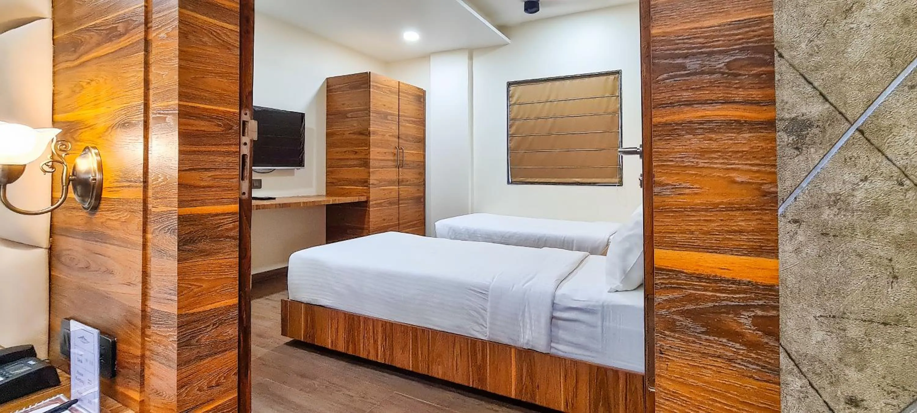 Bedroom, Bed in ROYAL CLIFF HOTEL & RESORTS