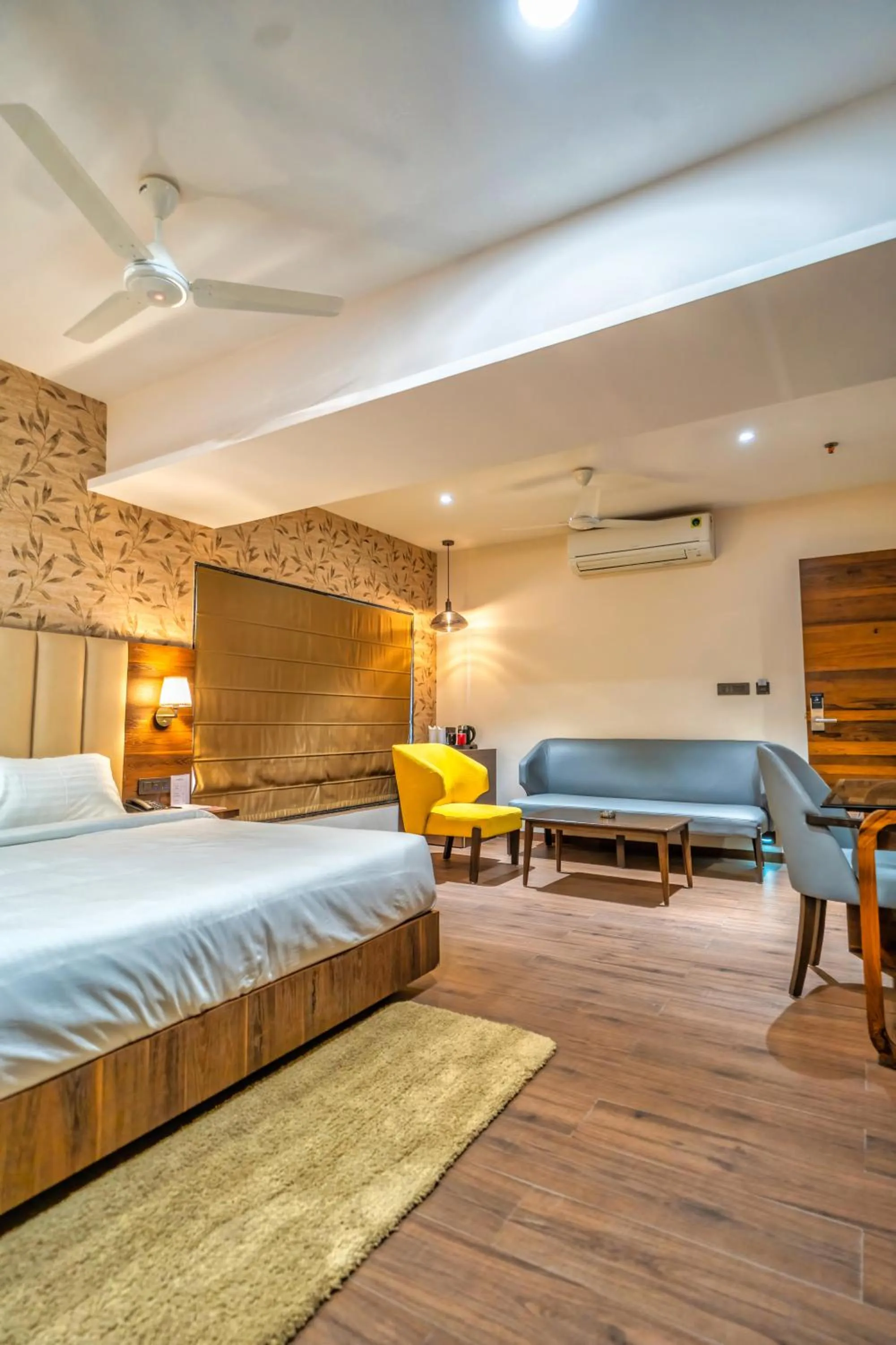 View (from property/room), Bed in ROYAL CLIFF HOTEL & RESORTS