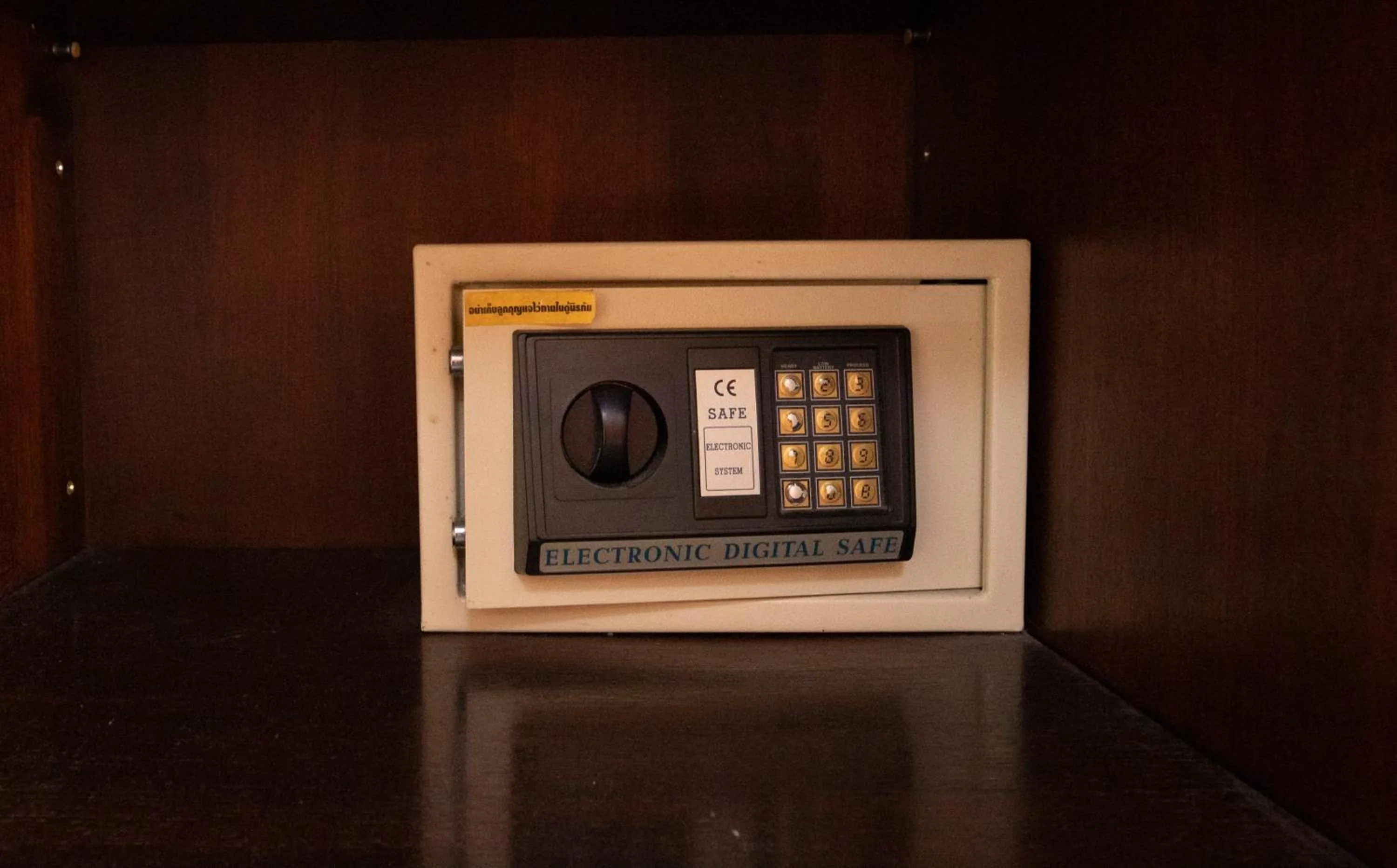 safe in Lily Holiday hotel 百合假日酒店