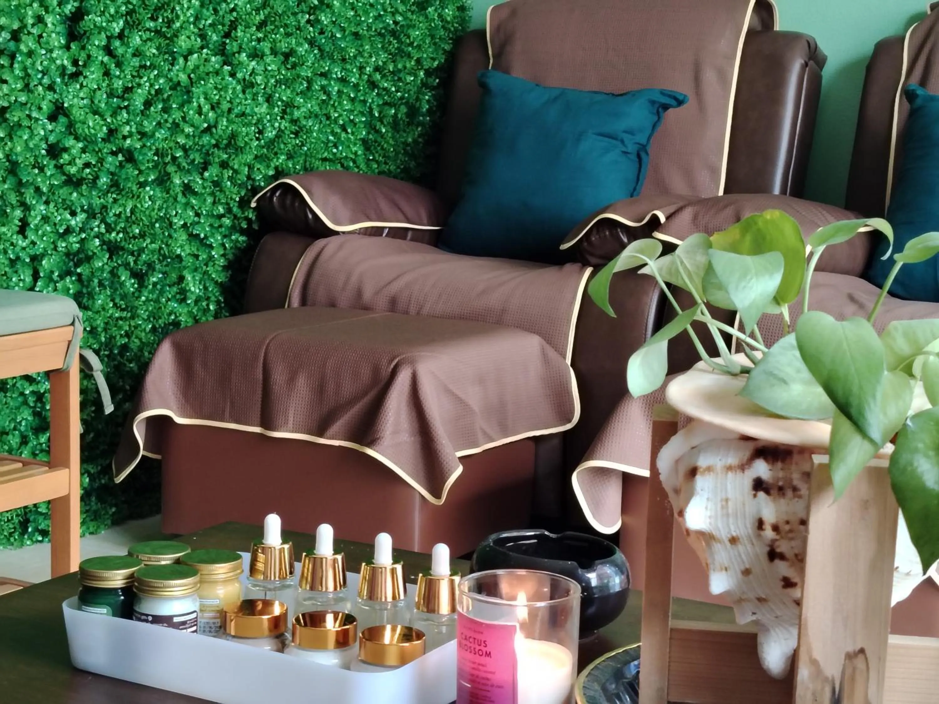 Spa and wellness centre/facilities, Bed in Lily Holiday hotel 百合假日酒店