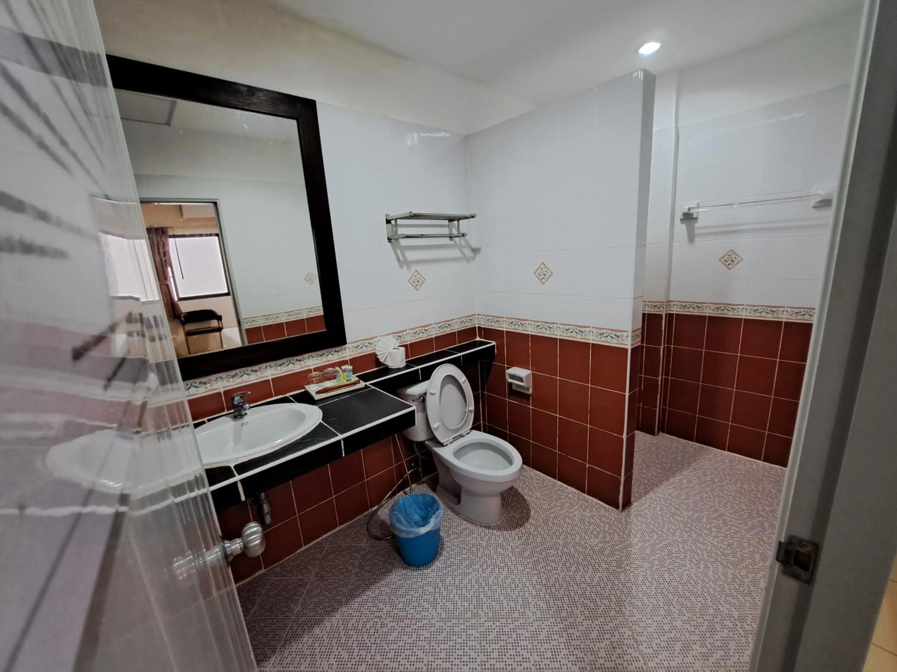 Shower in Lily Holiday hotel 百合假日酒店