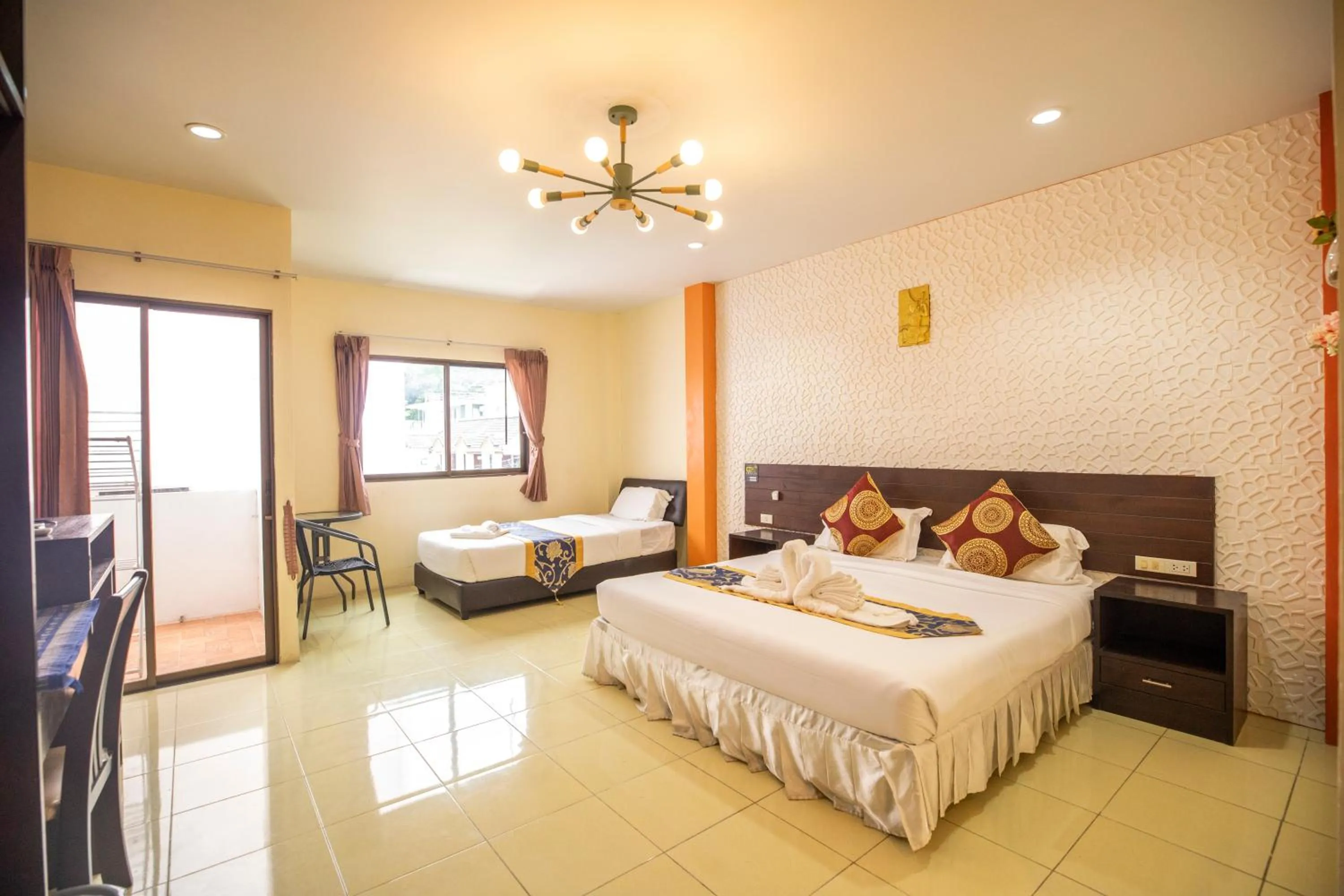 Bedroom, Bed in Lily Holiday hotel 百合假日酒店