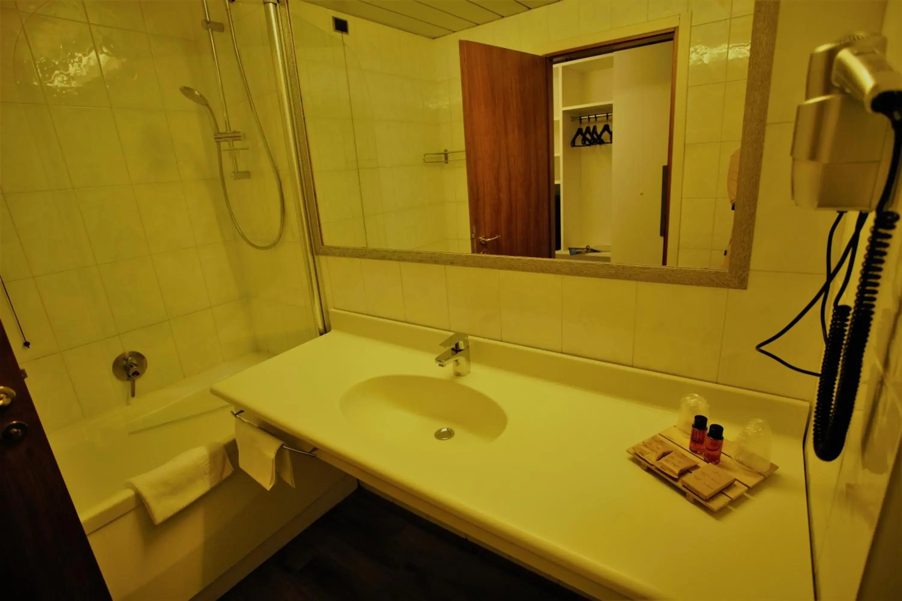 Comfort Double or Twin Room in Toscana Ambassador Comfort Double or Twin Room in Toscana Ambassador