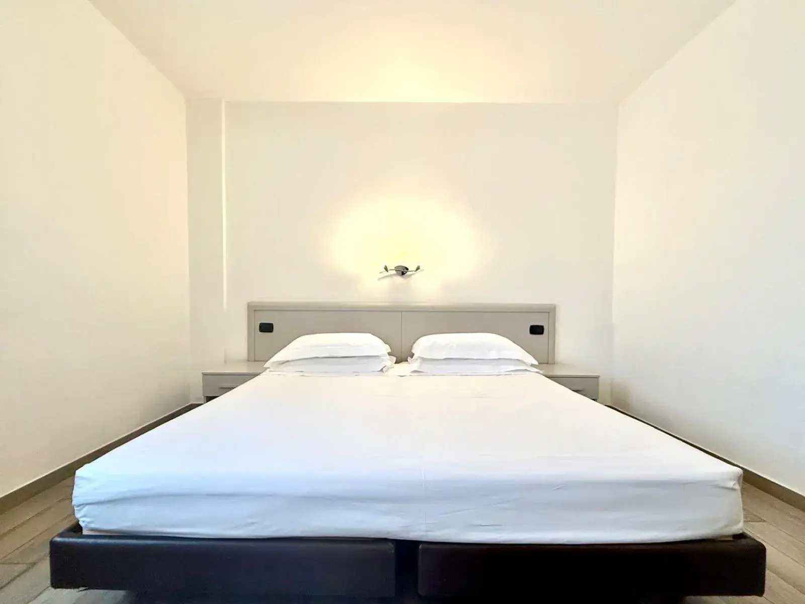 Standard Double or Twin Room - single occupancy in Toscana Ambassador Standard Double or Twin Room - single occupancy in Toscana Ambassador