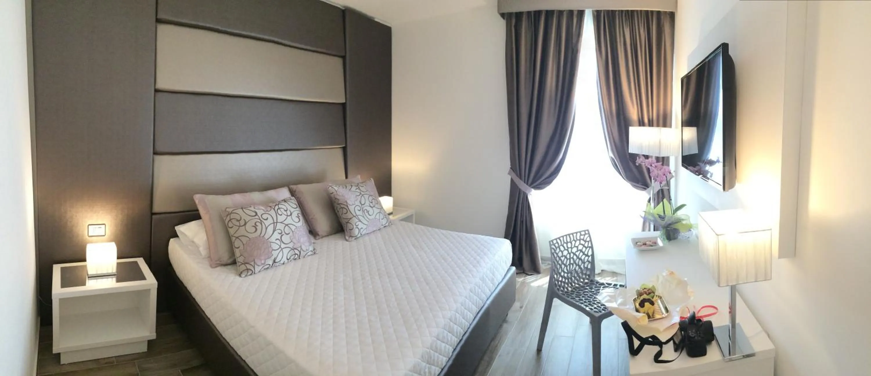 Photo of the whole room, Bed in Toscana Ambassador