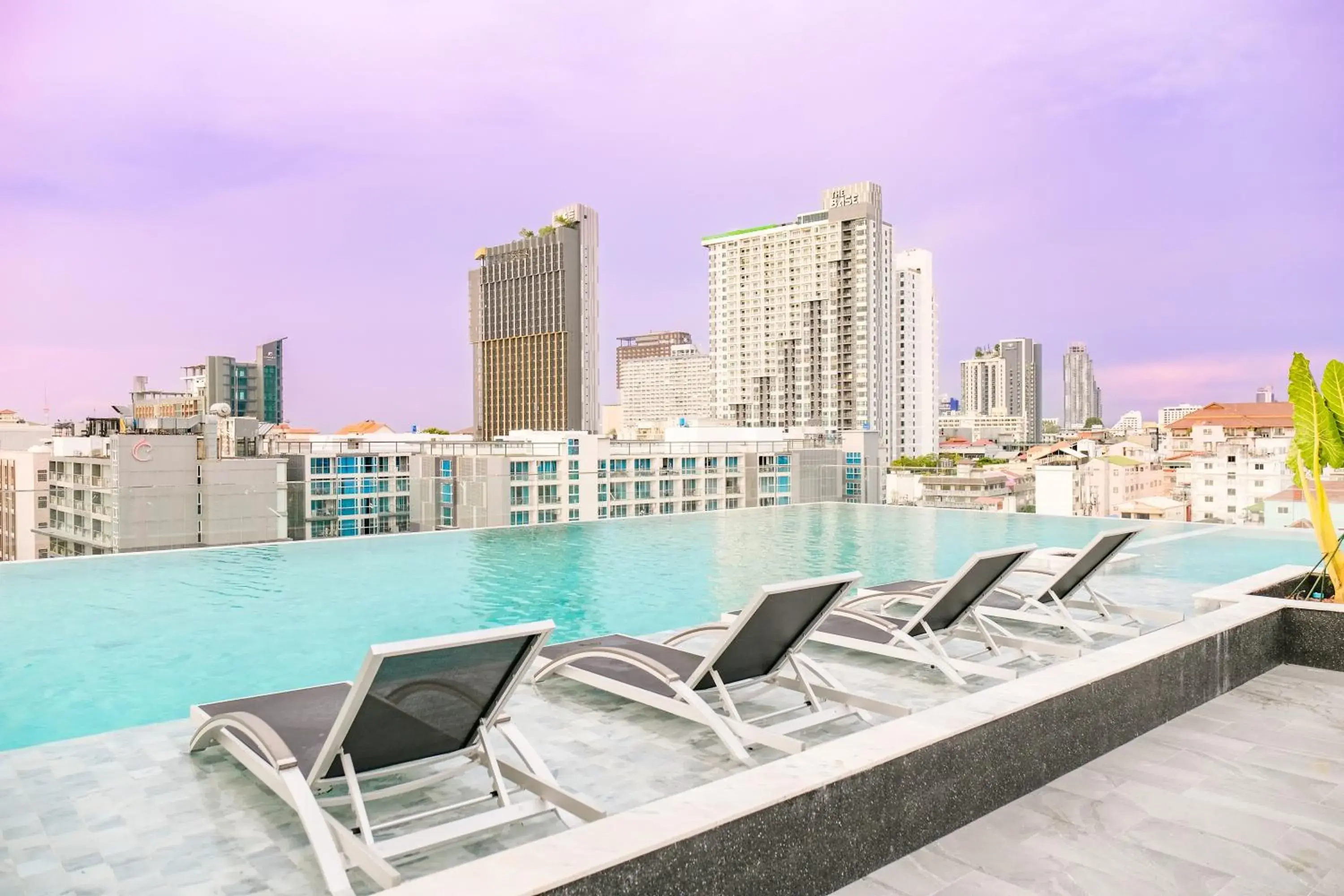 Swimming pool in Amethyst Hotel Pattaya Swimming pool in Amethyst Hotel Pattaya