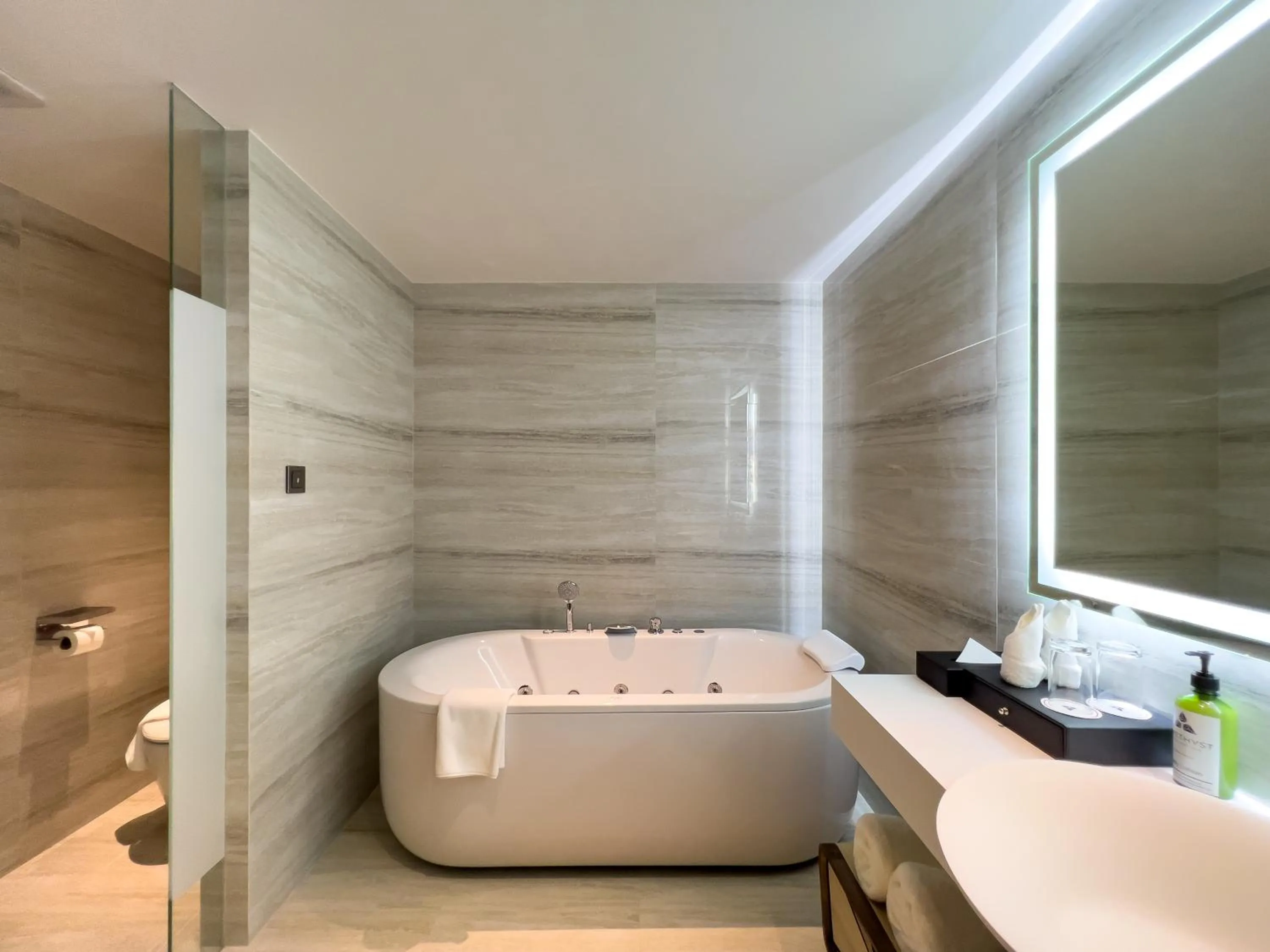 Bathroom in Amethyst Hotel Pattaya