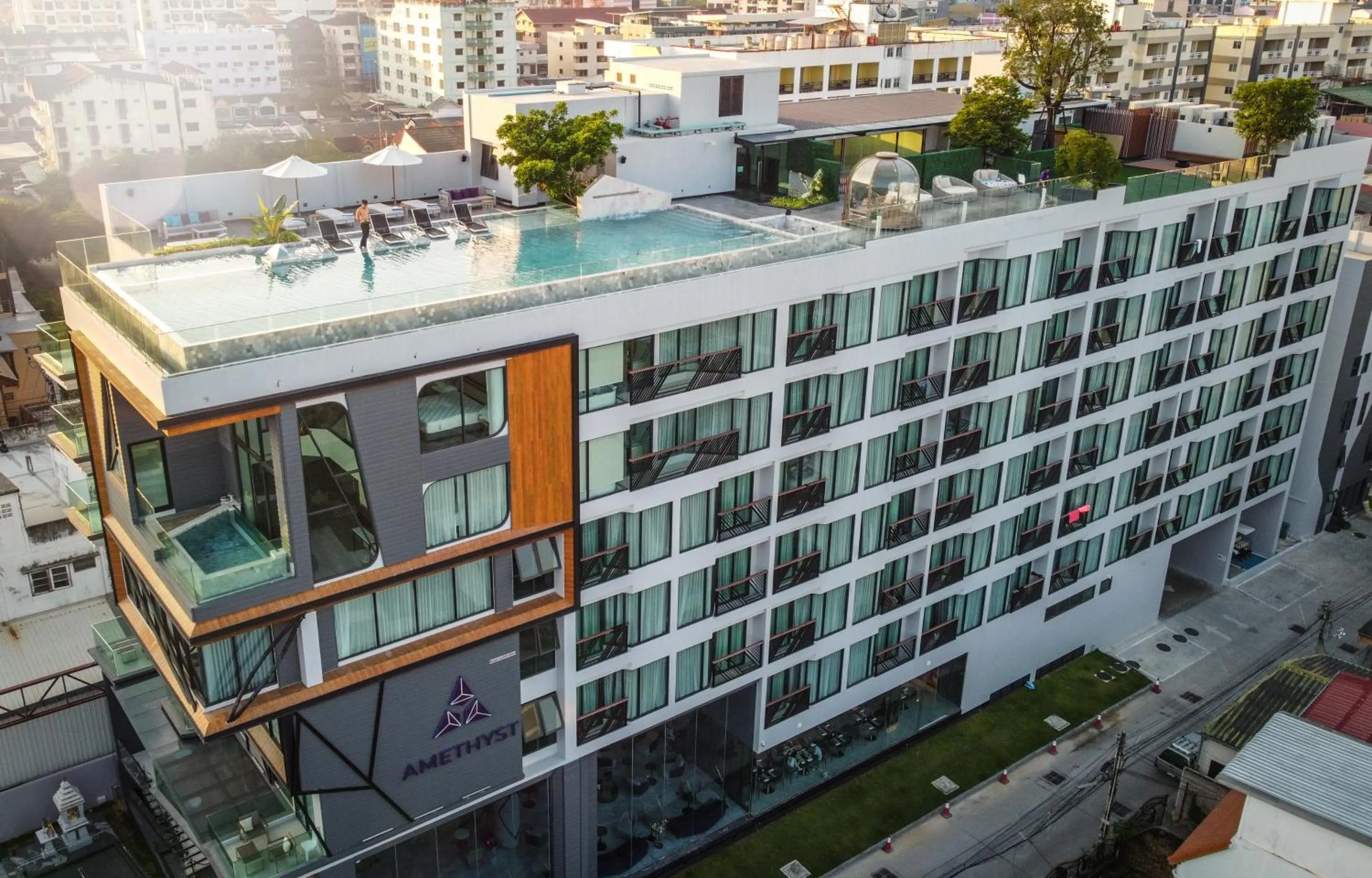 Property building in Amethyst Hotel Pattaya