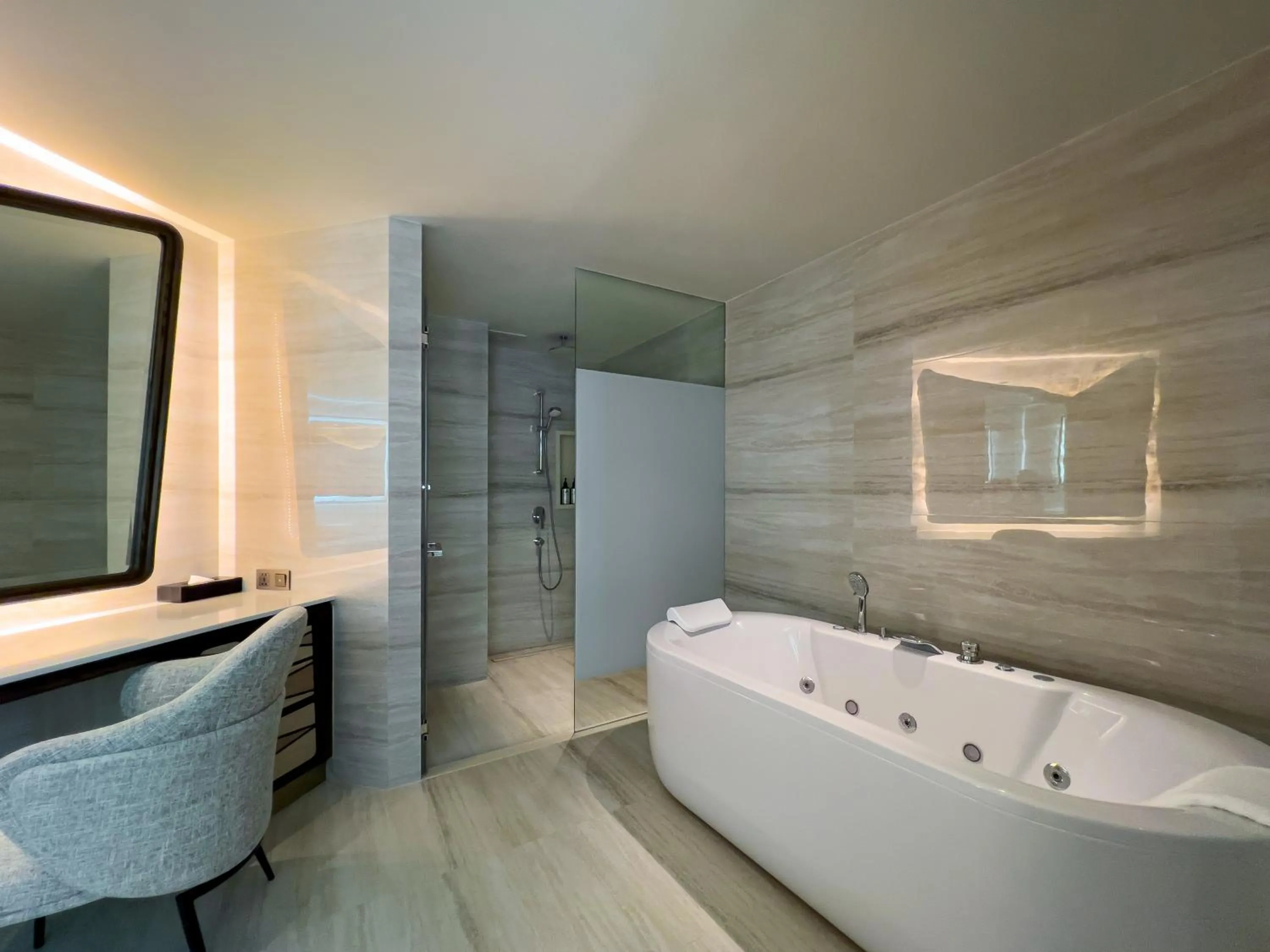 Bathroom in Amethyst Hotel Pattaya